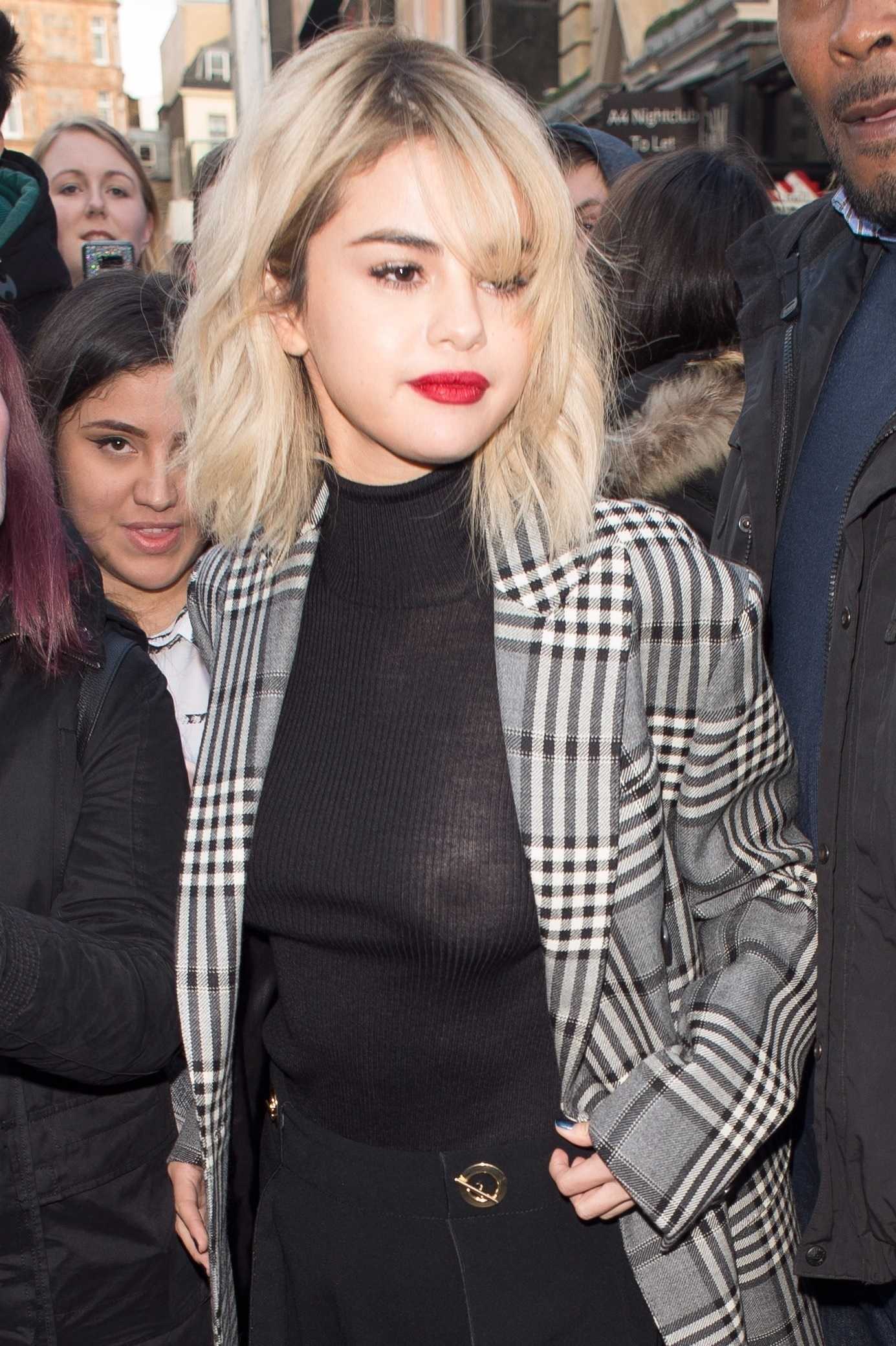 Selena_Gomez_-_At_Capital_Radio_in_London2C_UK_on_December_4-04.jpg