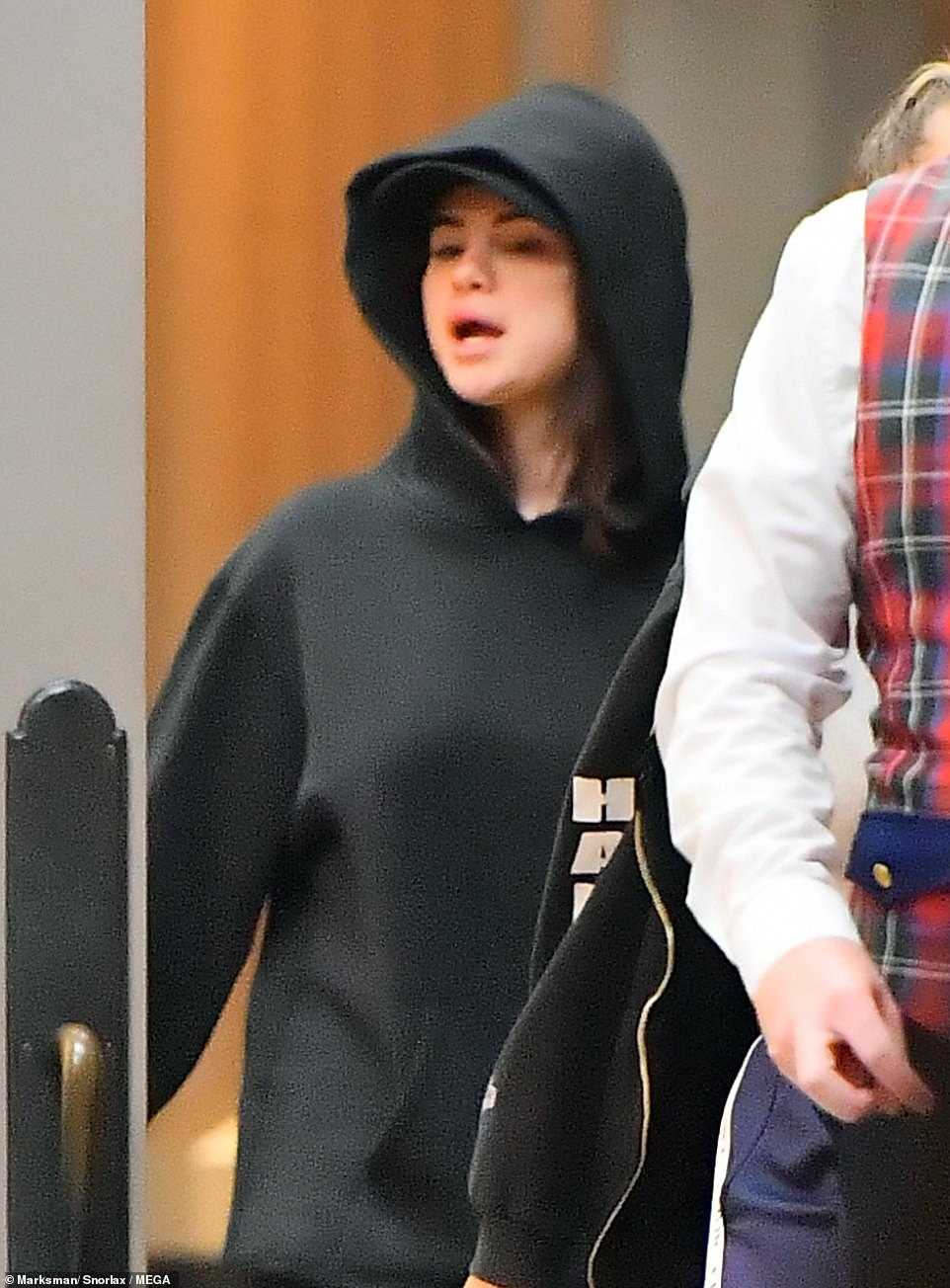 Selena_Gomez_-_At_Disney_California_Adventure_Park_In_Anaheim2C_California_-_May_5-02.jpg