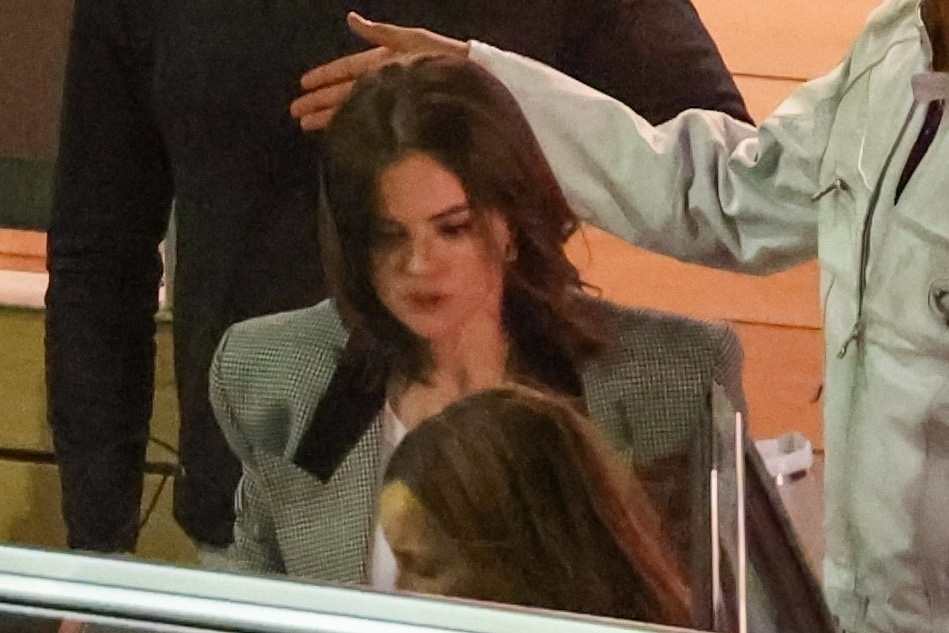 Selena_Gomez_-_At_Jon___Vinny27s_restaurant_in_Beverly_Hills_November_152C_2024_01.jpg