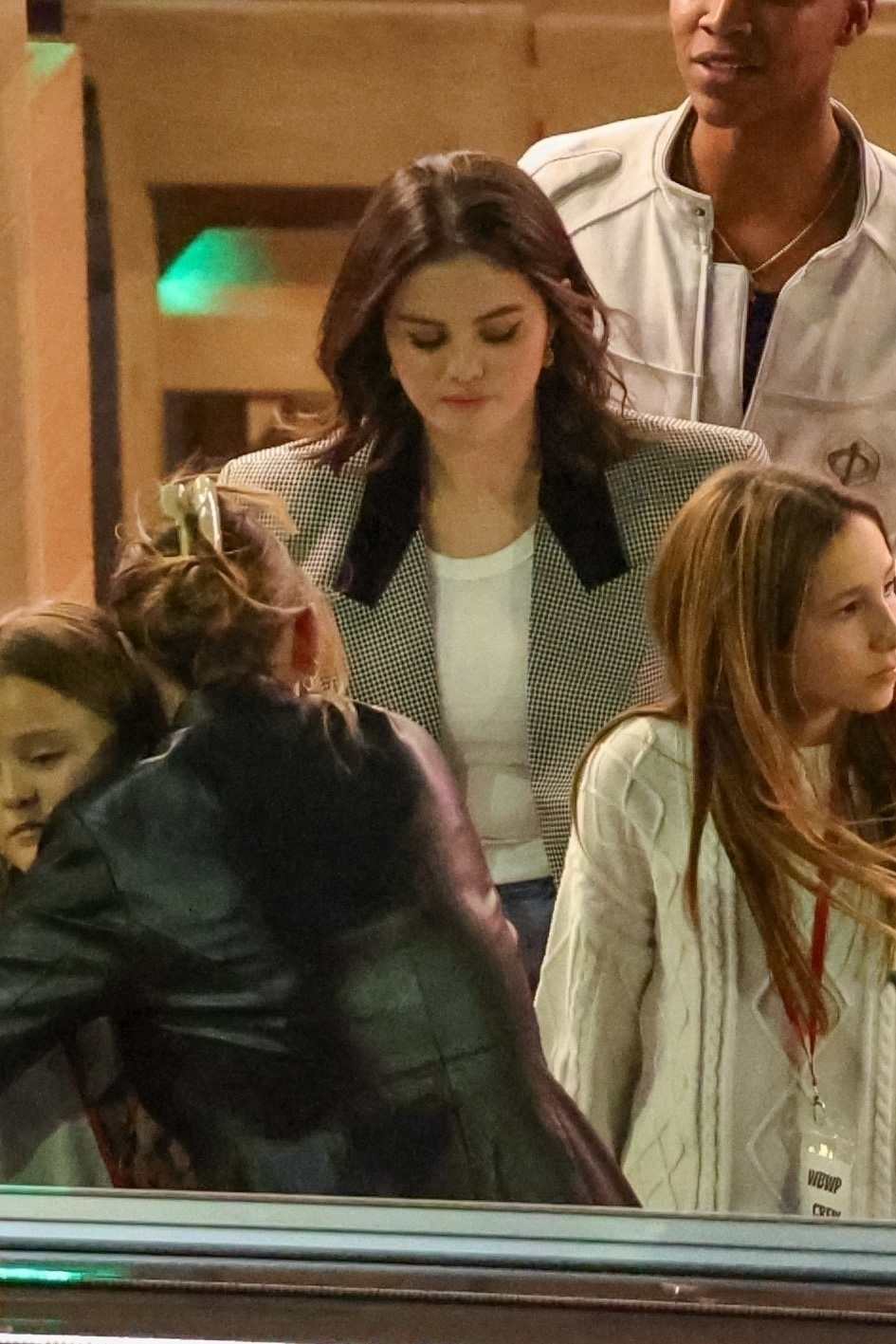 Selena_Gomez_-_At_Jon___Vinny27s_restaurant_in_Beverly_Hills_November_152C_2024_07.jpg