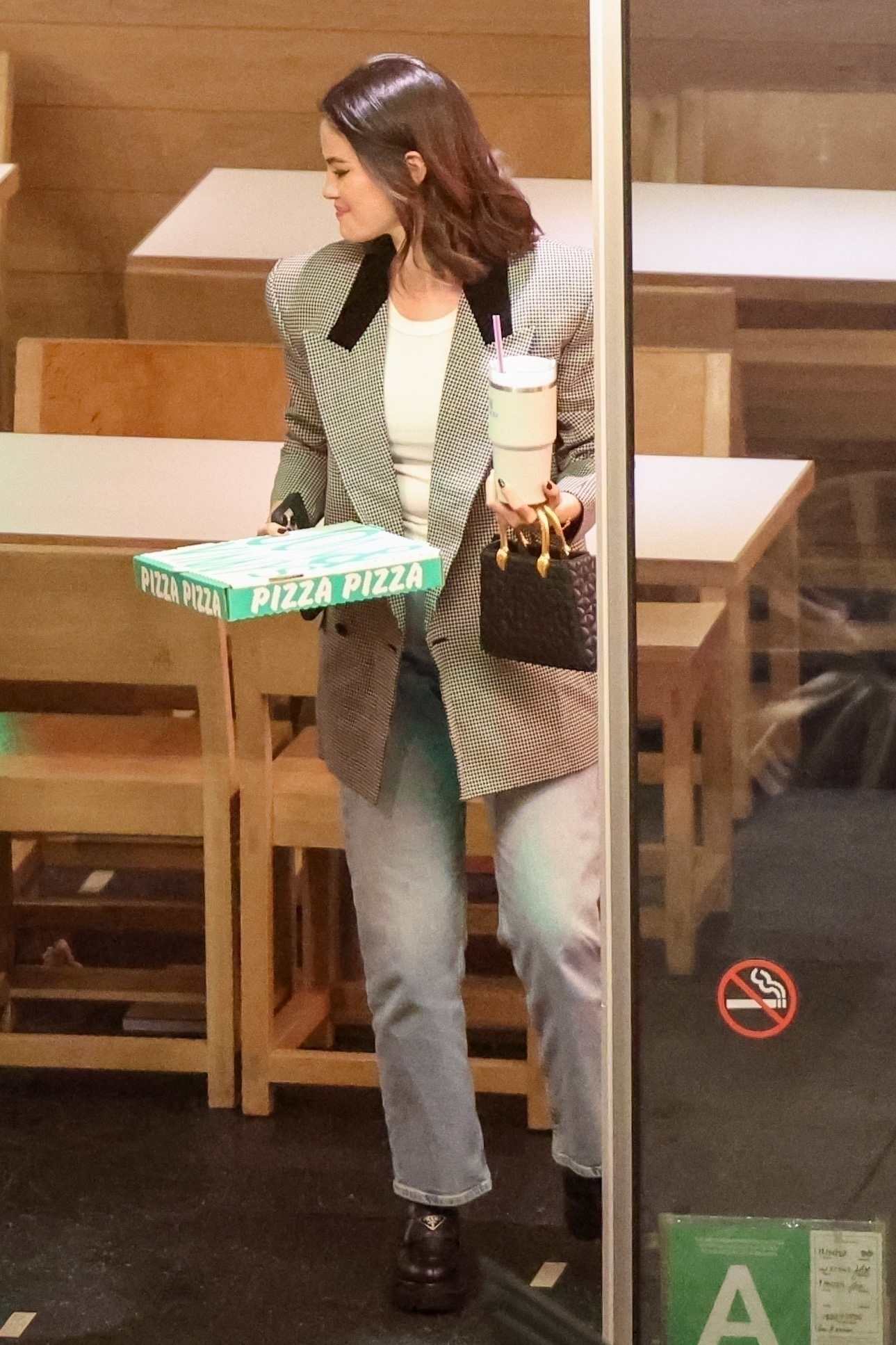Selena_Gomez_-_At_Jon___Vinny27s_restaurant_in_Beverly_Hills_November_152C_2024_14.jpg