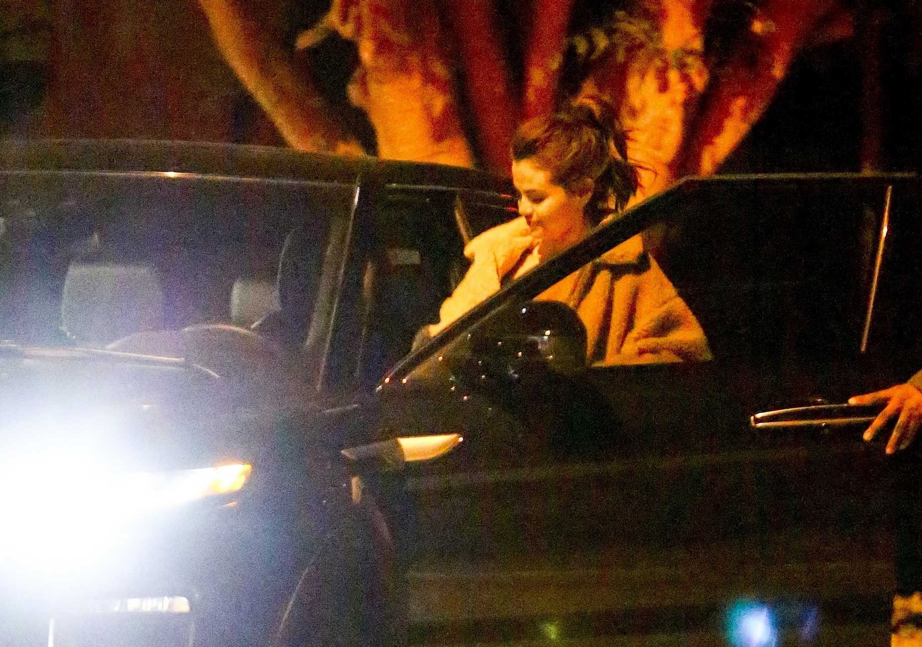 Selena_Gomez_-_At_Justin_Bieber_s_in_Beverly_Hills2C_CA_on_February_232C_2018-02.jpg
