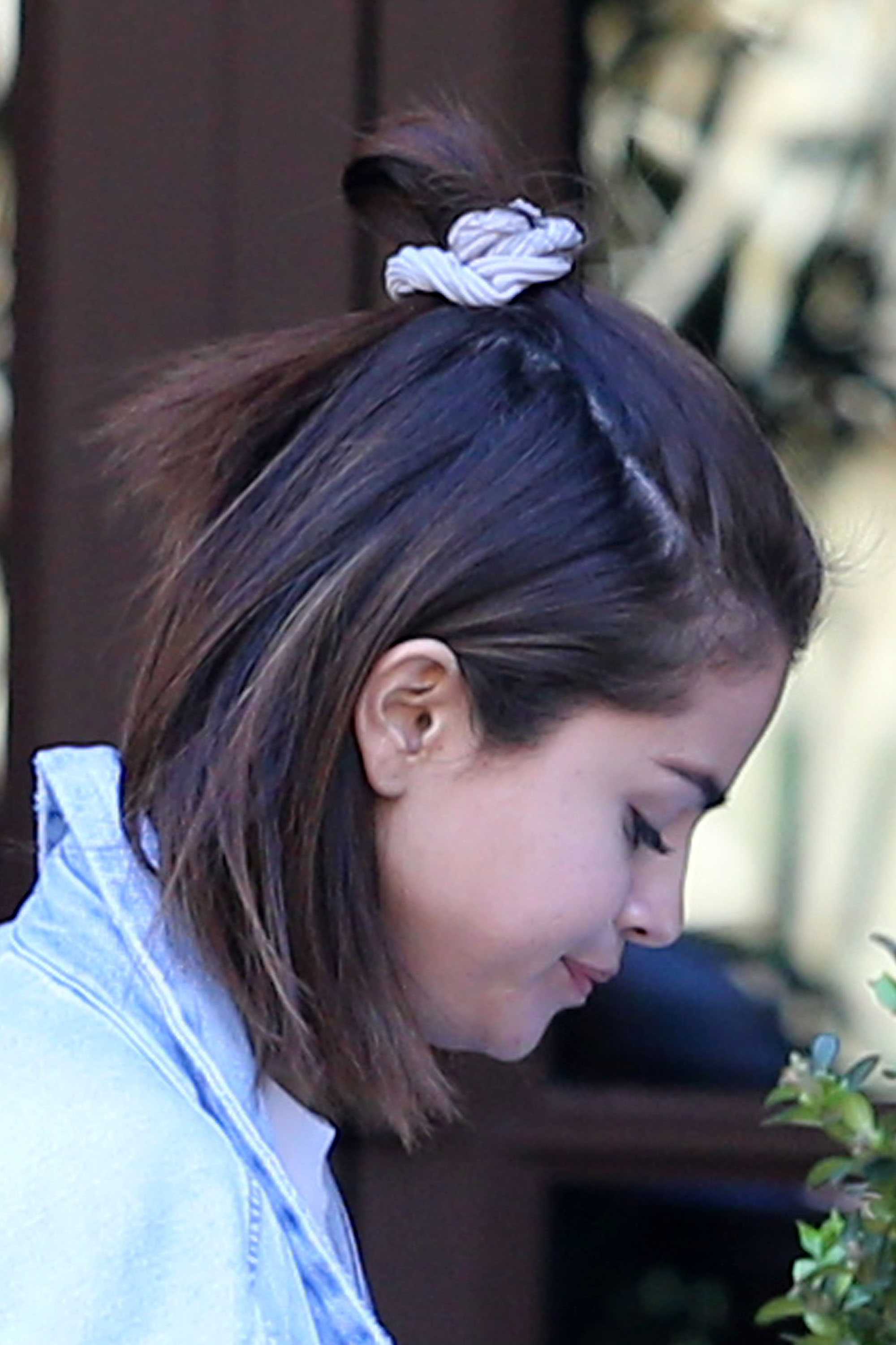 Selena_Gomez_-_At_Montage_Hotel_in_Beverly_Hills2C_CA_on_April_28-02.jpg