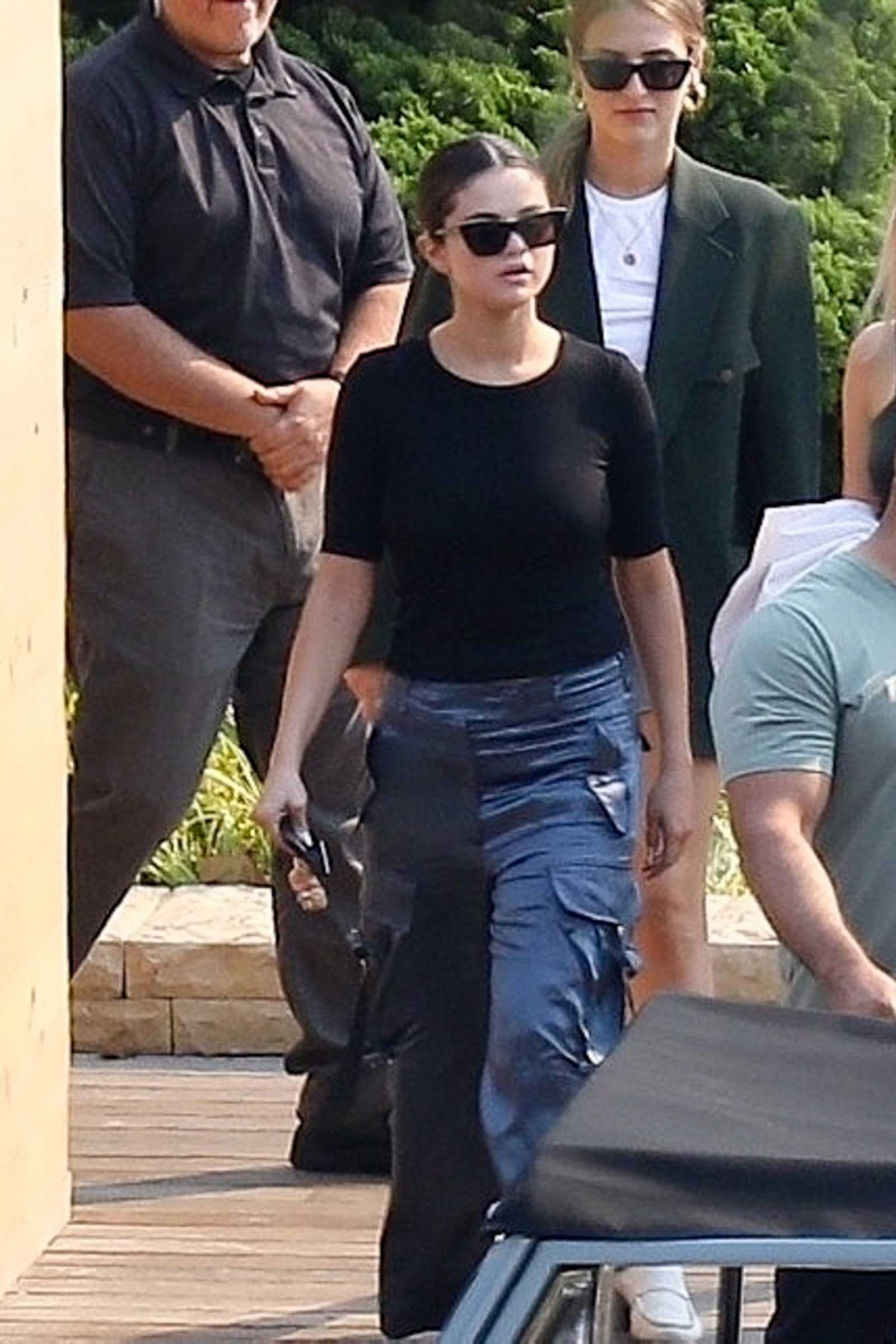 Selena_Gomez_-_At_Nobu_in_Malibu_October_122C_2019-06.jpg
