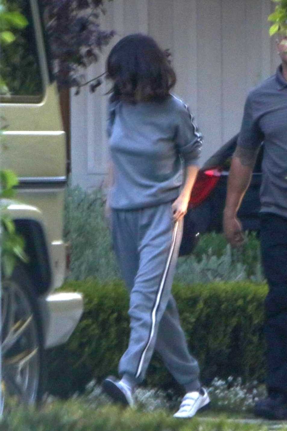 Selena_Gomez_-_At_Toluca_Lake2C_CA_on_October_23-02.jpg