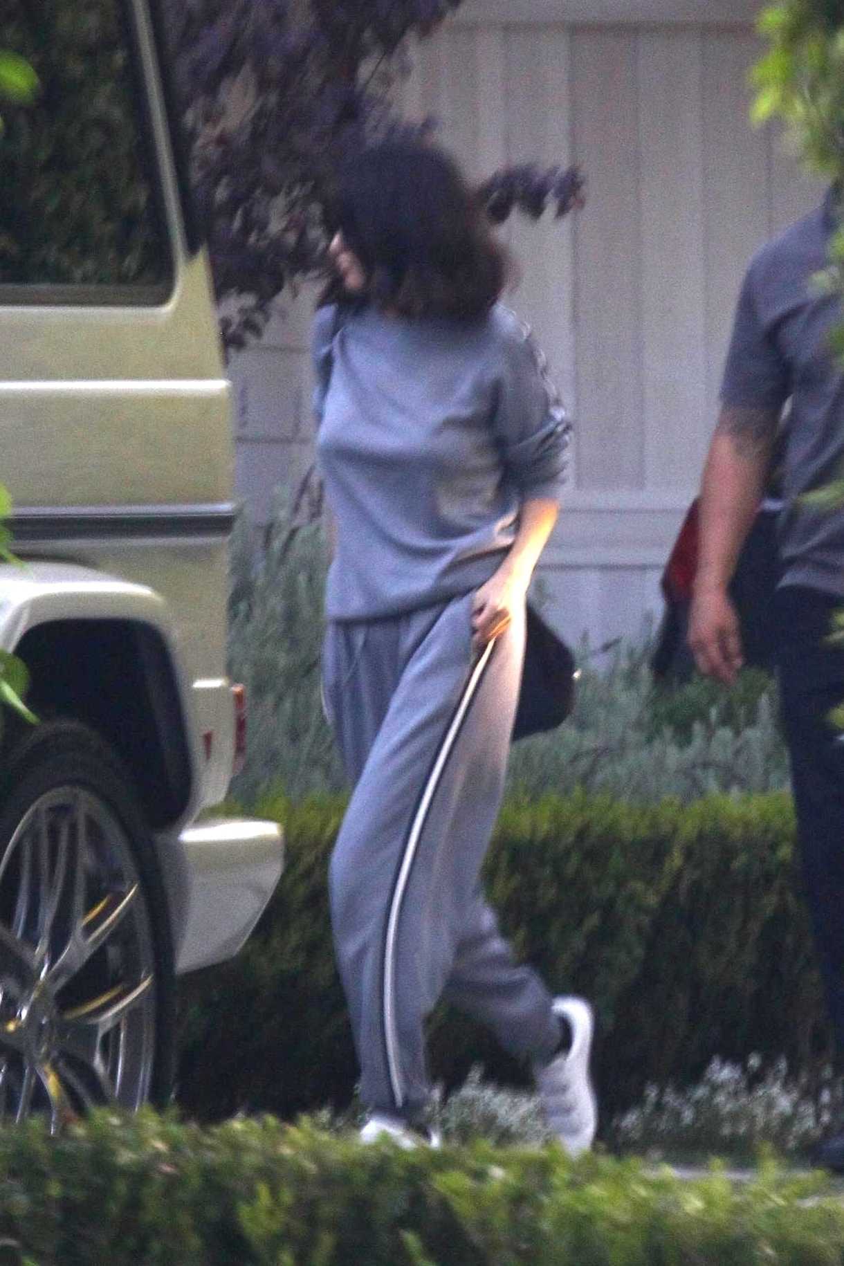Selena_Gomez_-_At_Toluca_Lake2C_CA_on_October_23-04.jpg