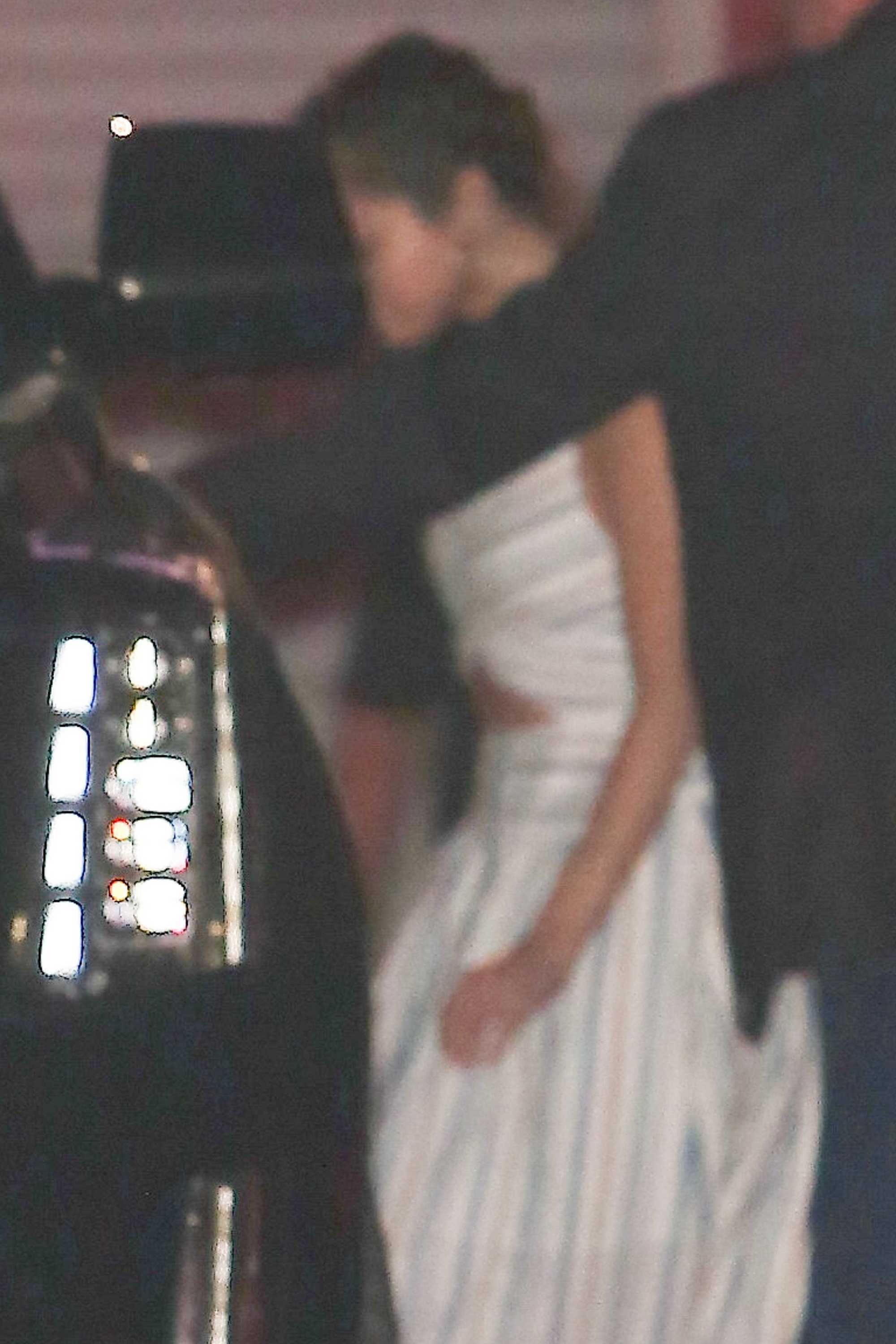 Selena_Gomez_-_At_the_John_Mayer_concert_with_The_Weeknd_in_Inglewood2C_CA_on_April_21-07.jpg