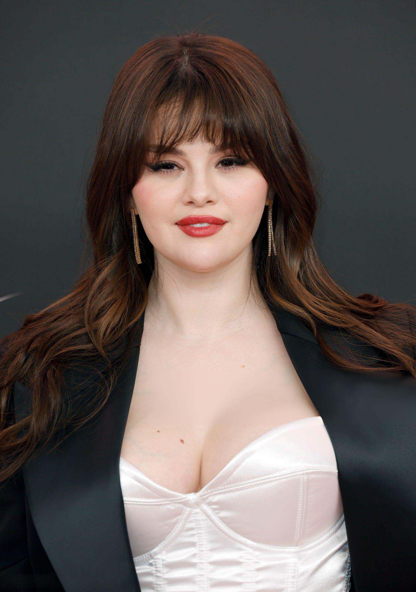 Selena_Gomez_-_At_the_Premiere_of__Lola__in_Los_Angeles_February_32C_202404.jpg