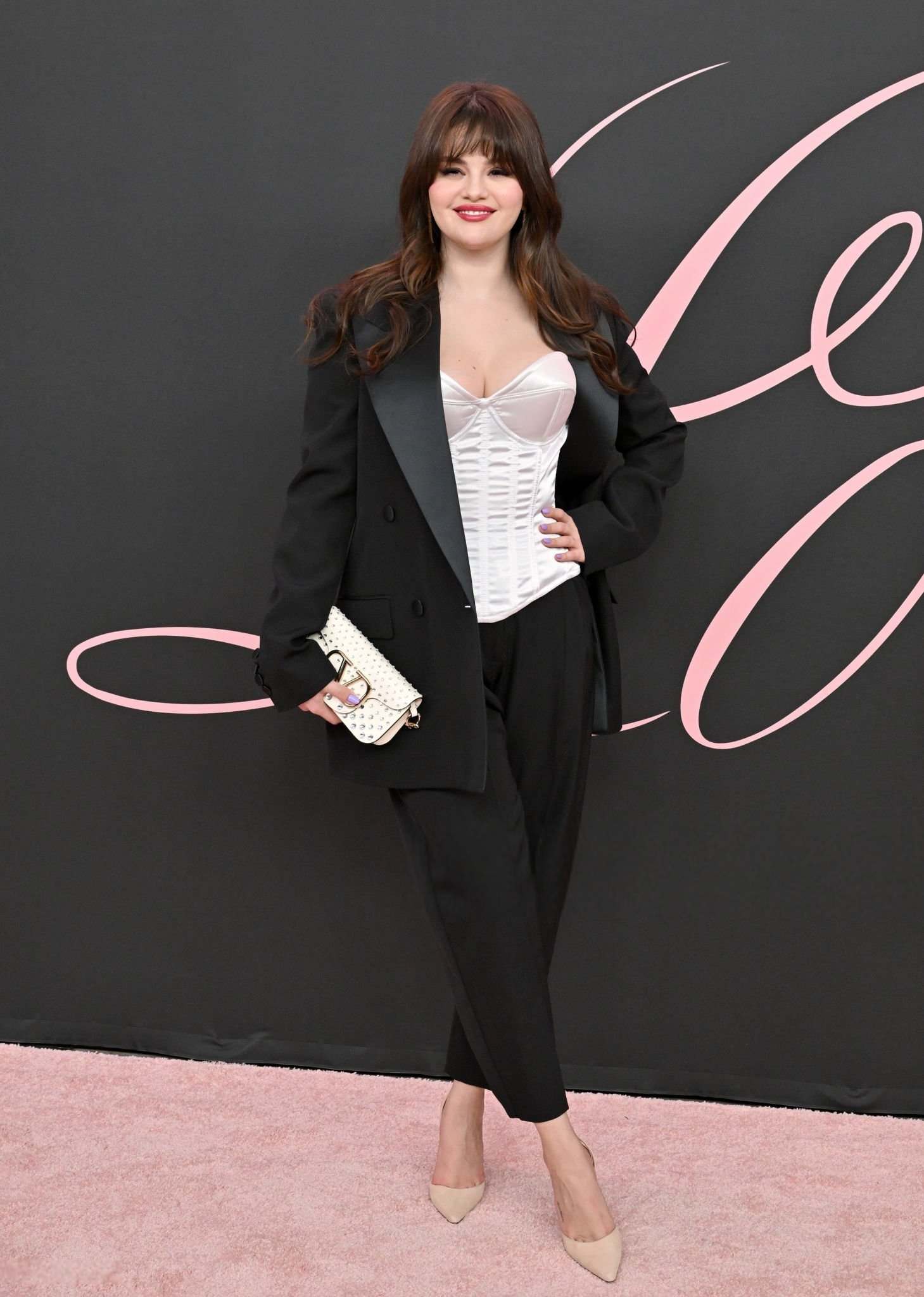 Selena_Gomez_-_At_the_Premiere_of__Lola__in_Los_Angeles_February_32C_202436~0.jpg