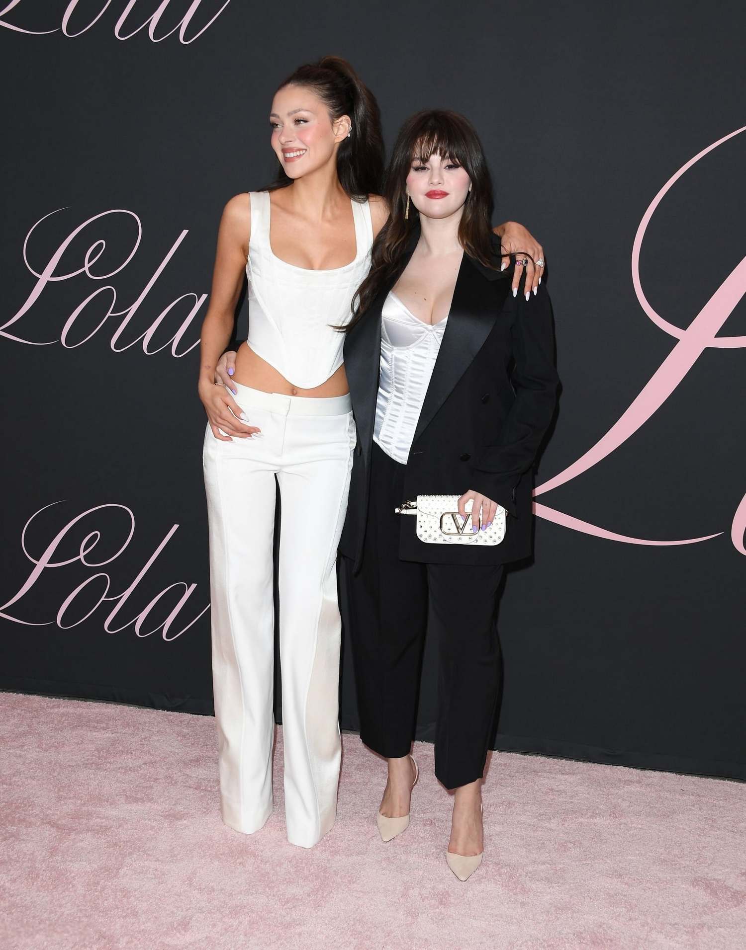 Selena_Gomez_-_At_the_Premiere_of__Lola__in_Los_Angeles_February_32C_202438.jpg