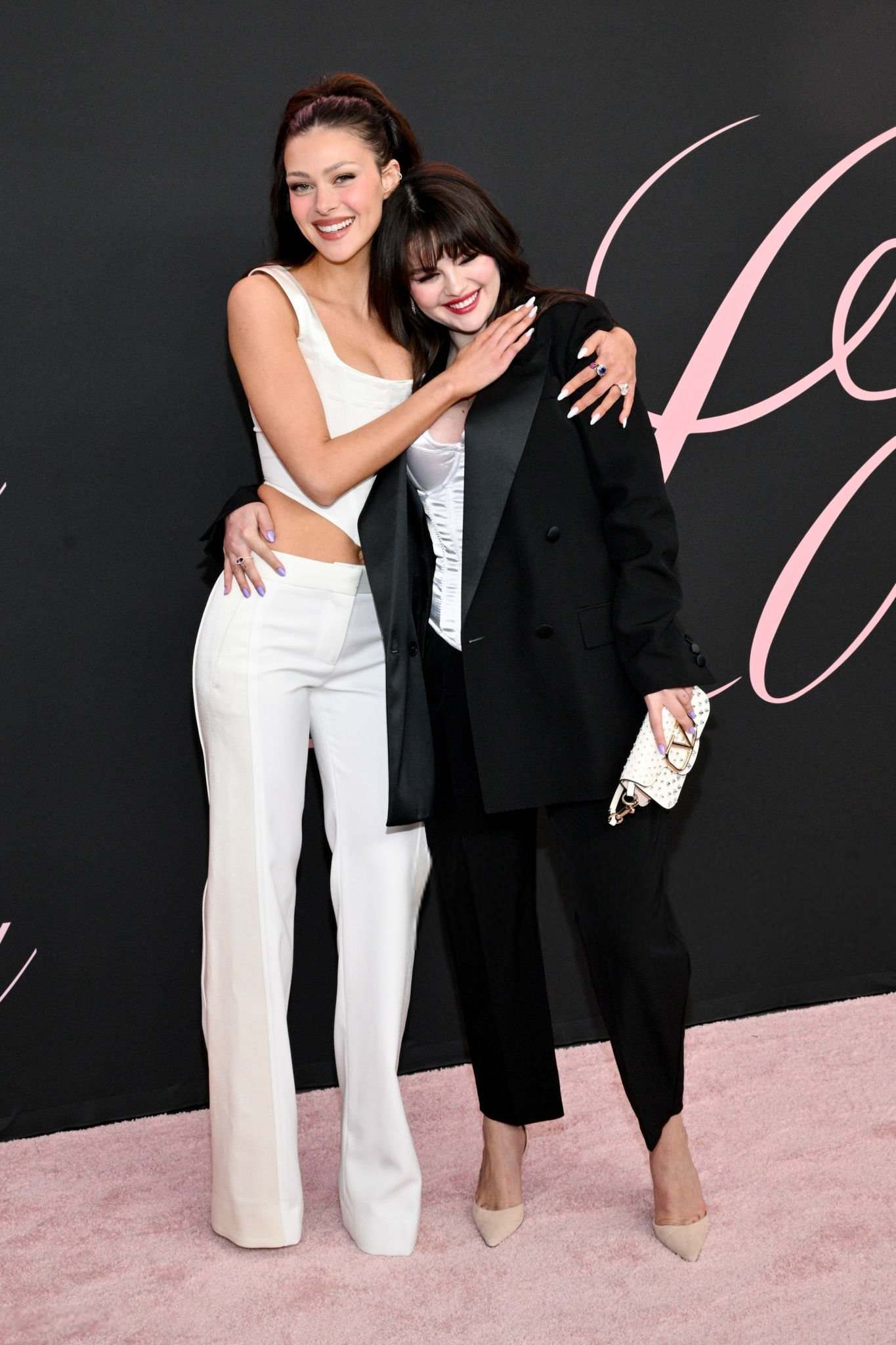 Selena_Gomez_-_At_the_Premiere_of__Lola__in_Los_Angeles_February_32C_202444.jpg