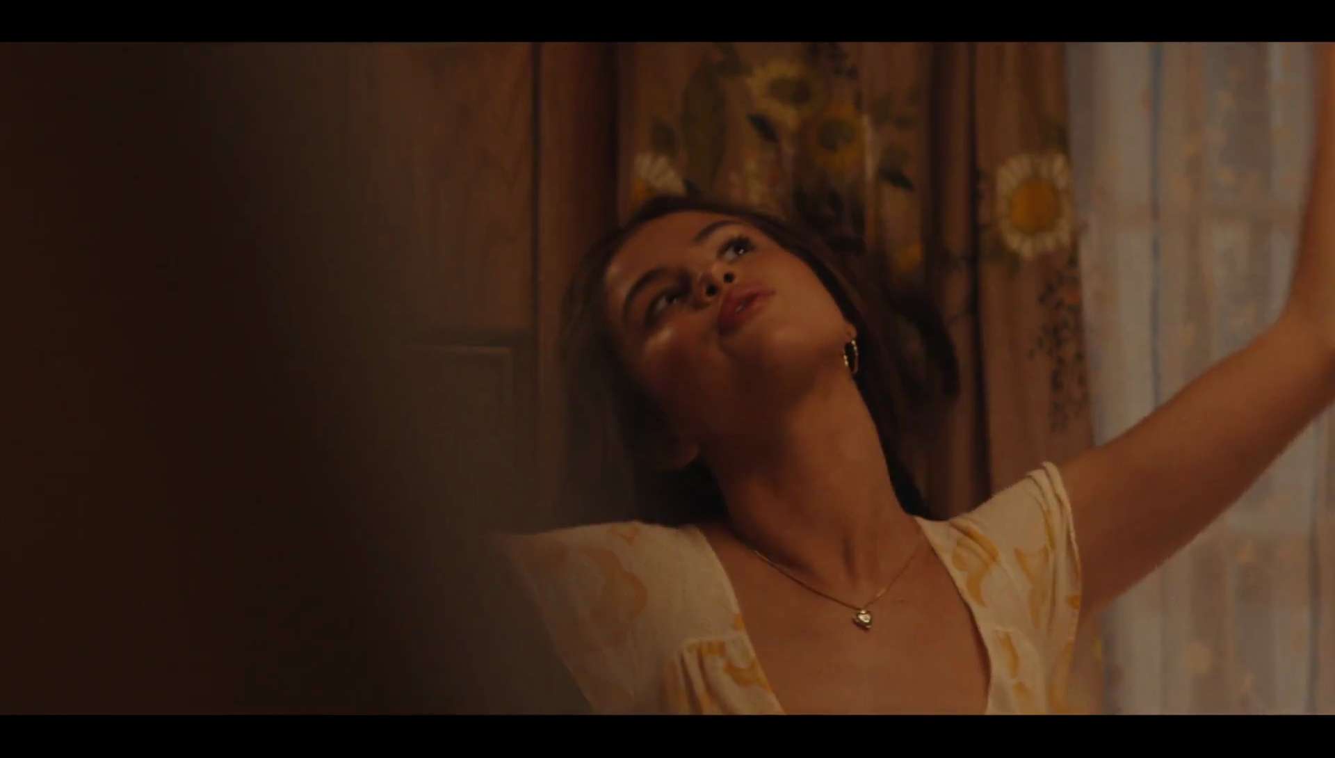 Selena_Gomez_-_Bad_Liar_MV_Screen_Captures-126.jpg