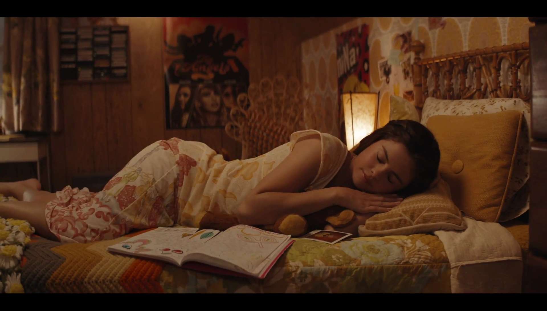 Selena_Gomez_-_Bad_Liar_MV_Screen_Captures-134.jpg