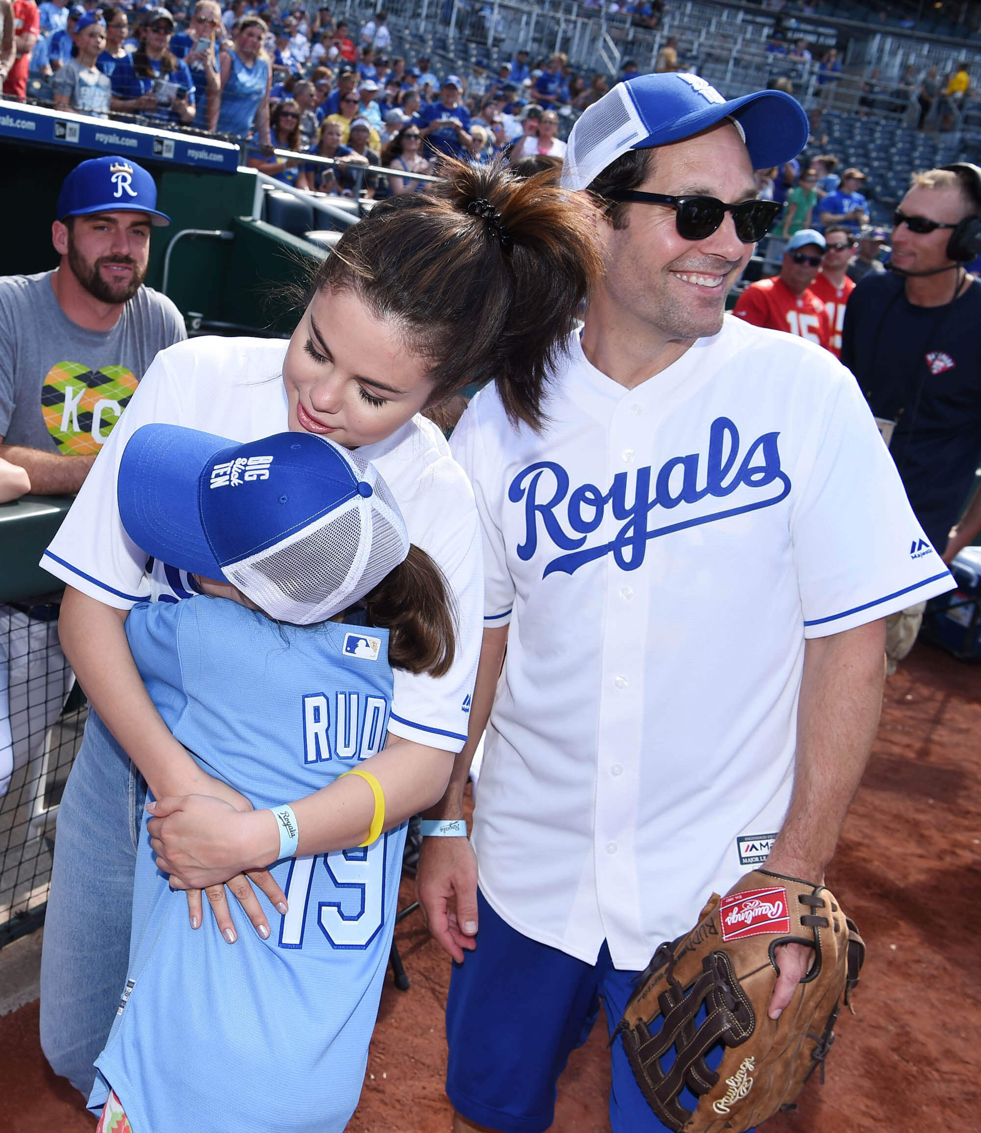 Selena_Gomez_-_Big_Slick_celebrity_softball_game_in_Kansas_City2C_Missouri_28June_072C_201929-10.jpg
