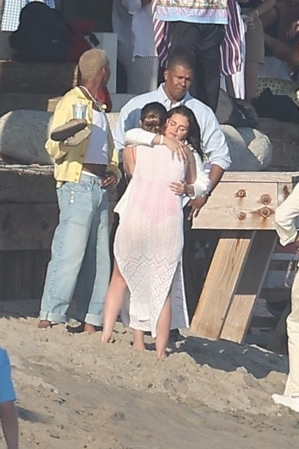 Selena_Gomez_-_Celebrating_the_Fourth_of_July_with_friends_and_family_in_Malibu_July_42C_2024_26.jpg