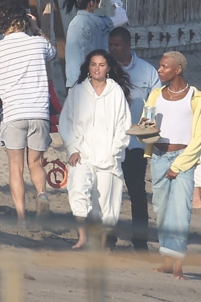 Selena_Gomez_-_Celebrating_the_Fourth_of_July_with_friends_and_family_in_Malibu_July_42C_2024_30.jpg