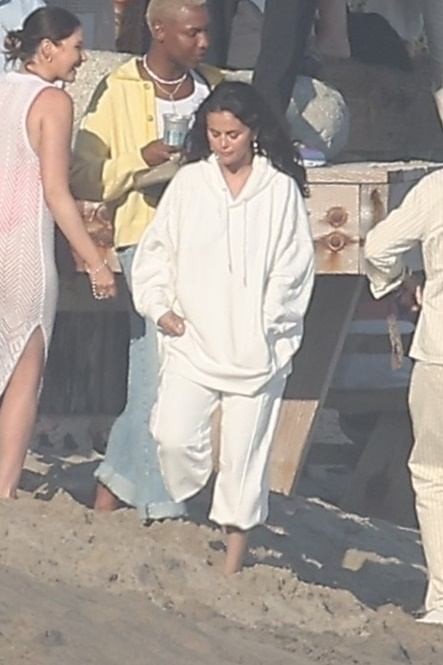 Selena_Gomez_-_Celebrating_the_Fourth_of_July_with_friends_and_family_in_Malibu_July_42C_2024_35.jpg