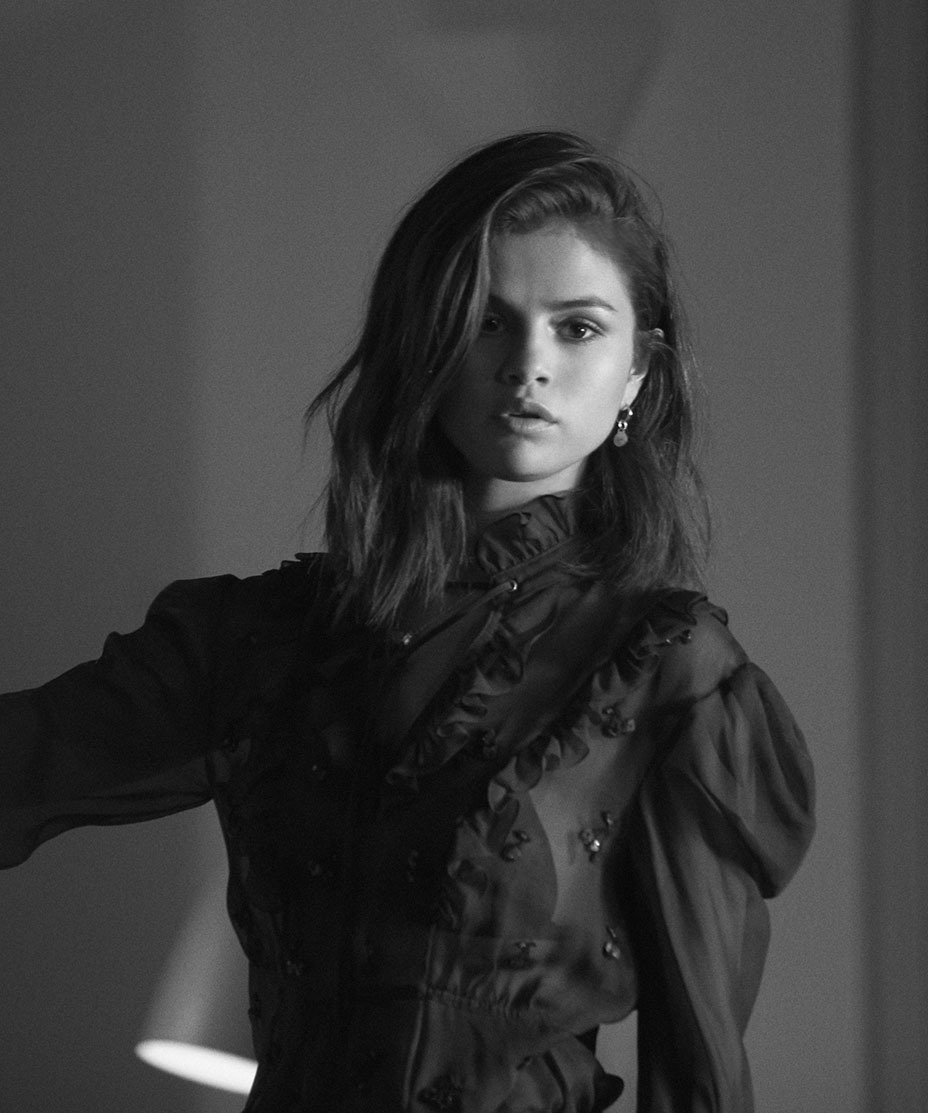 Selena_Gomez_-_Coach_Fall_Campaign_Photoshoot_2017-08.jpg