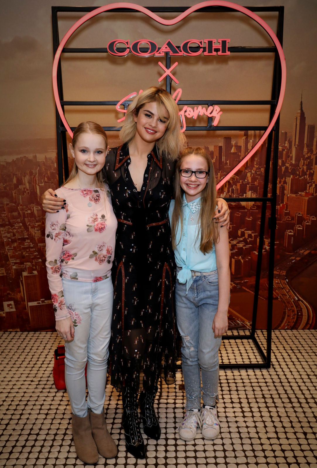 Selena_Gomez_-_Coach_In-Store_Event_With_Selena_Gomez_on_December_4-05.jpg