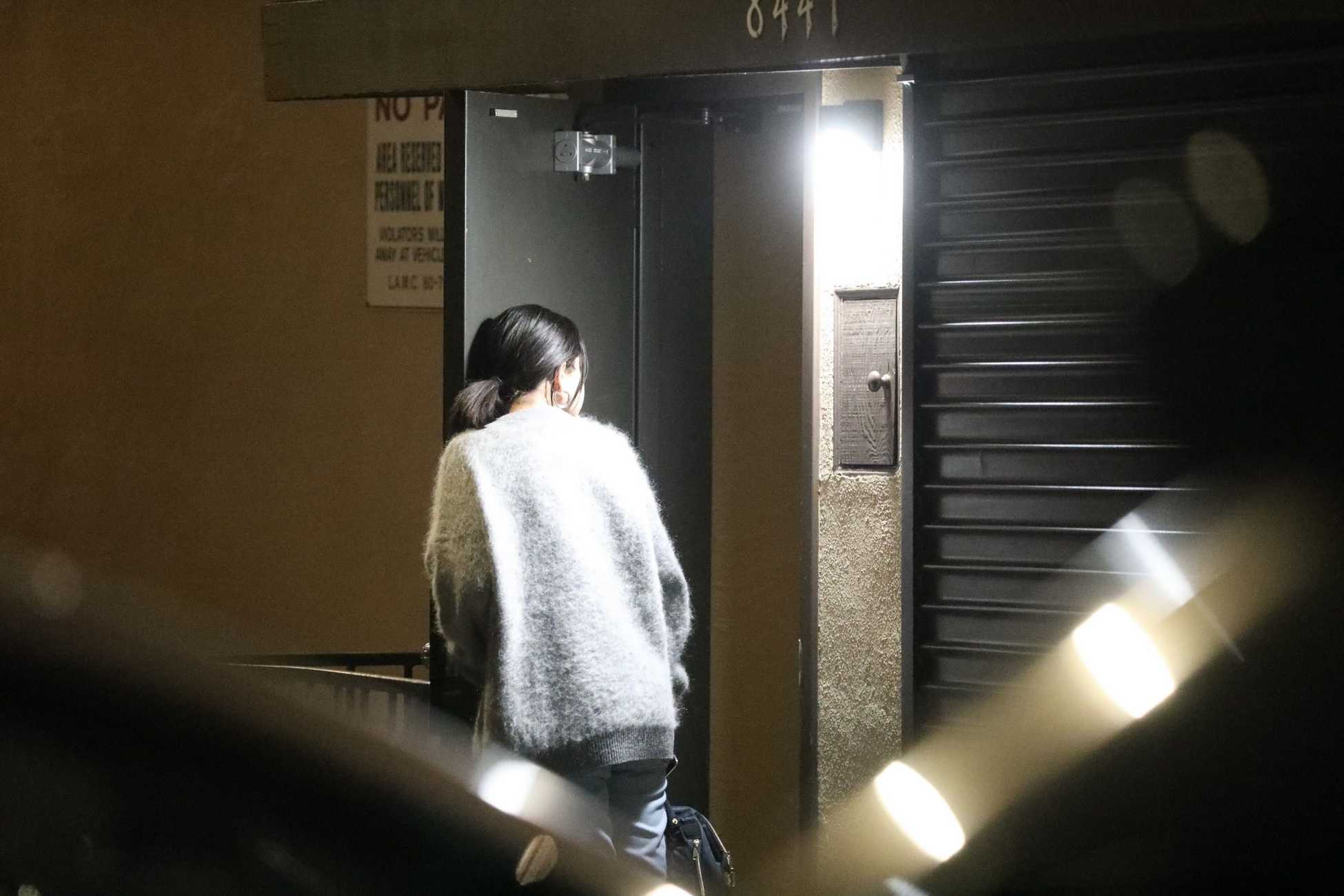 Selena_Gomez_-_Emerging_from_the_recording_studio_in_LA_February_272C_2019-04.jpg