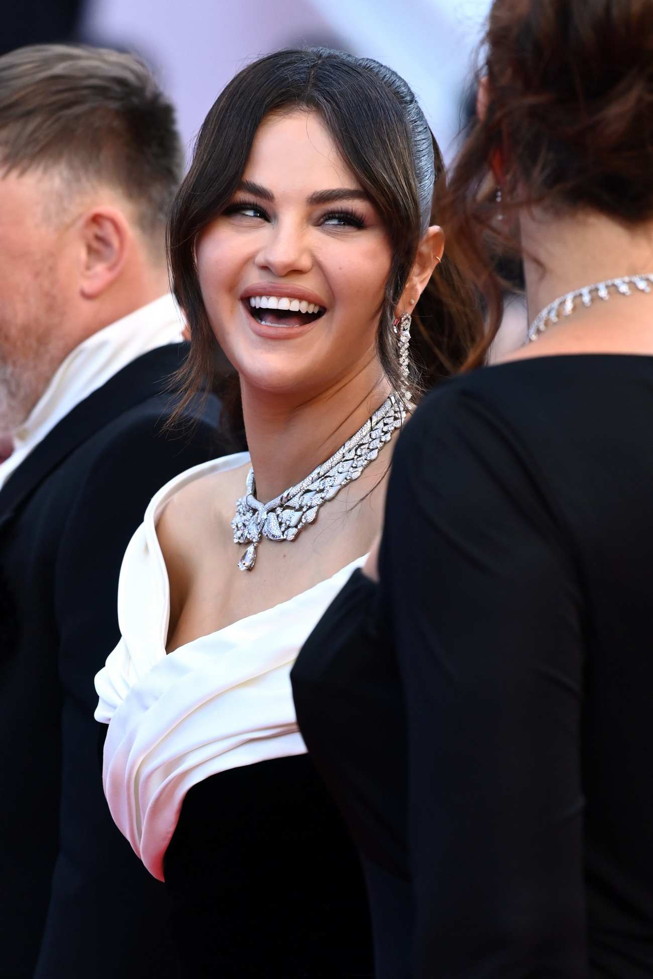 Selena_Gomez_-_Emilia_Perez_Premiere_at_the_77th_annual_Cannes_Film_Festival_on_May_18_99.jpg