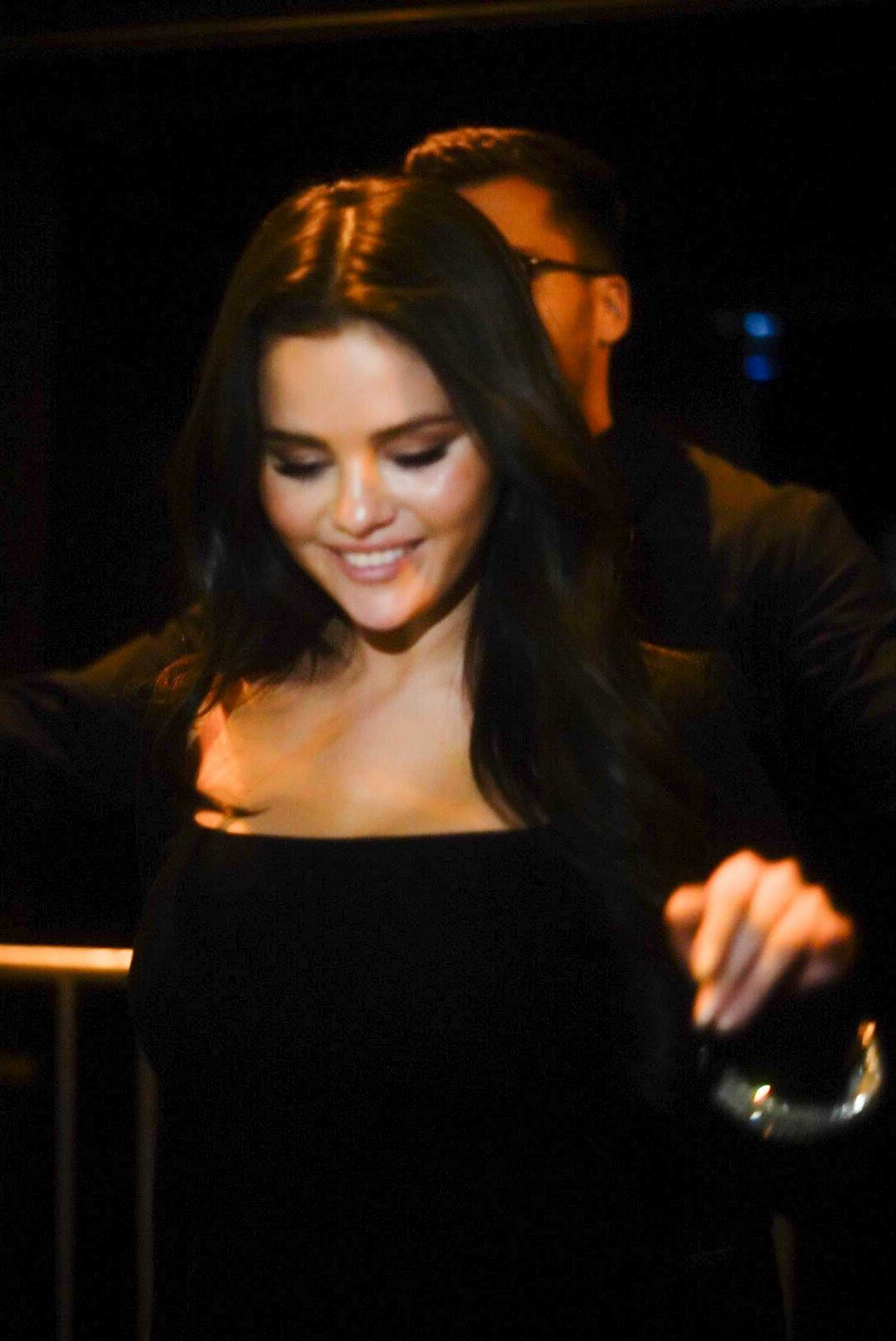 Selena_Gomez_-_Enjoying_a_night_out_at_a_club_in_Paris_September_262C_202307.jpg