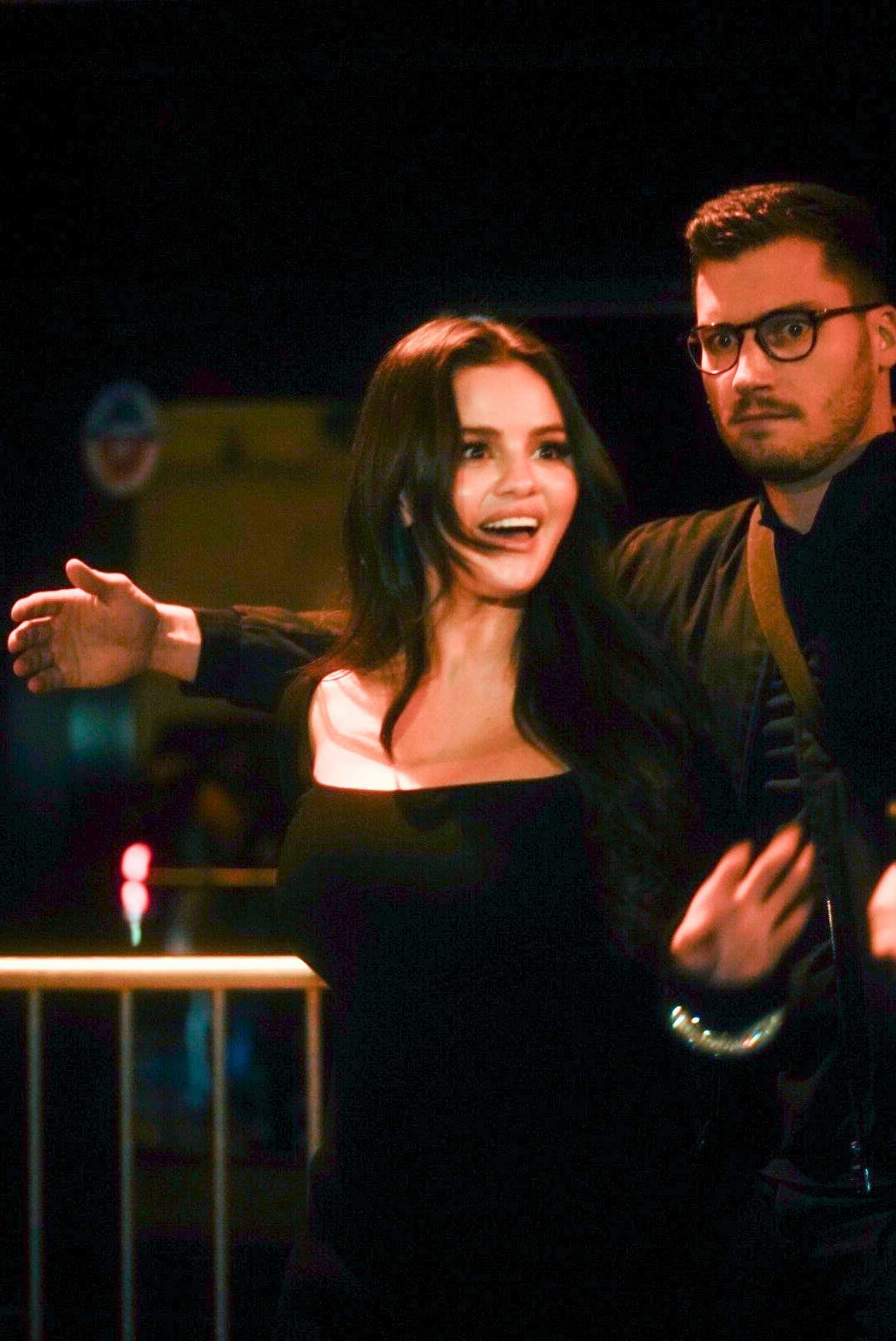 Selena_Gomez_-_Enjoying_a_night_out_at_a_club_in_Paris_September_262C_202308.jpg