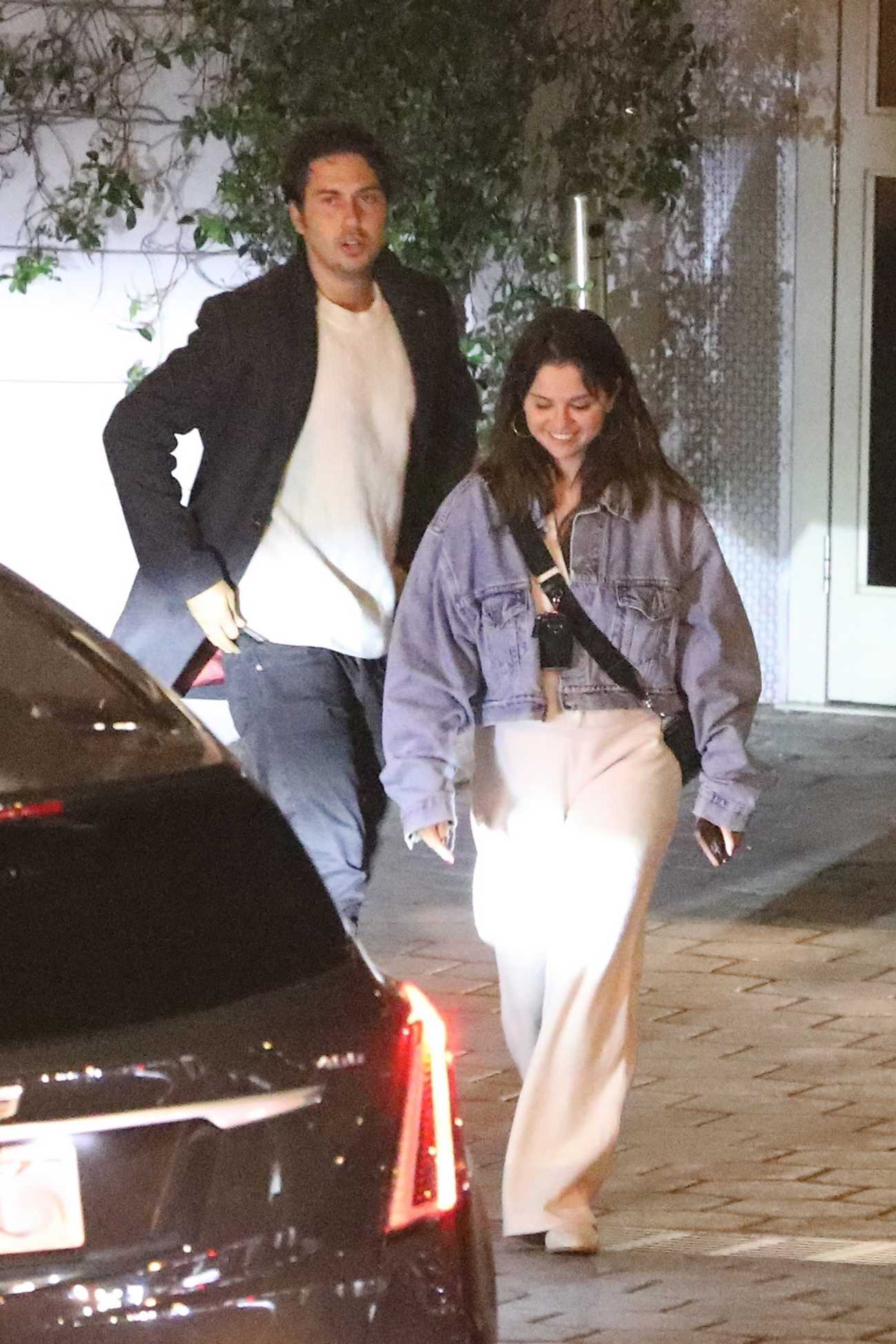 Selena_Gomez_-_Enjoying_a_night_out_at_the_Sunset_Tower_in_West_Hollywood_July_42C_202201.jpg