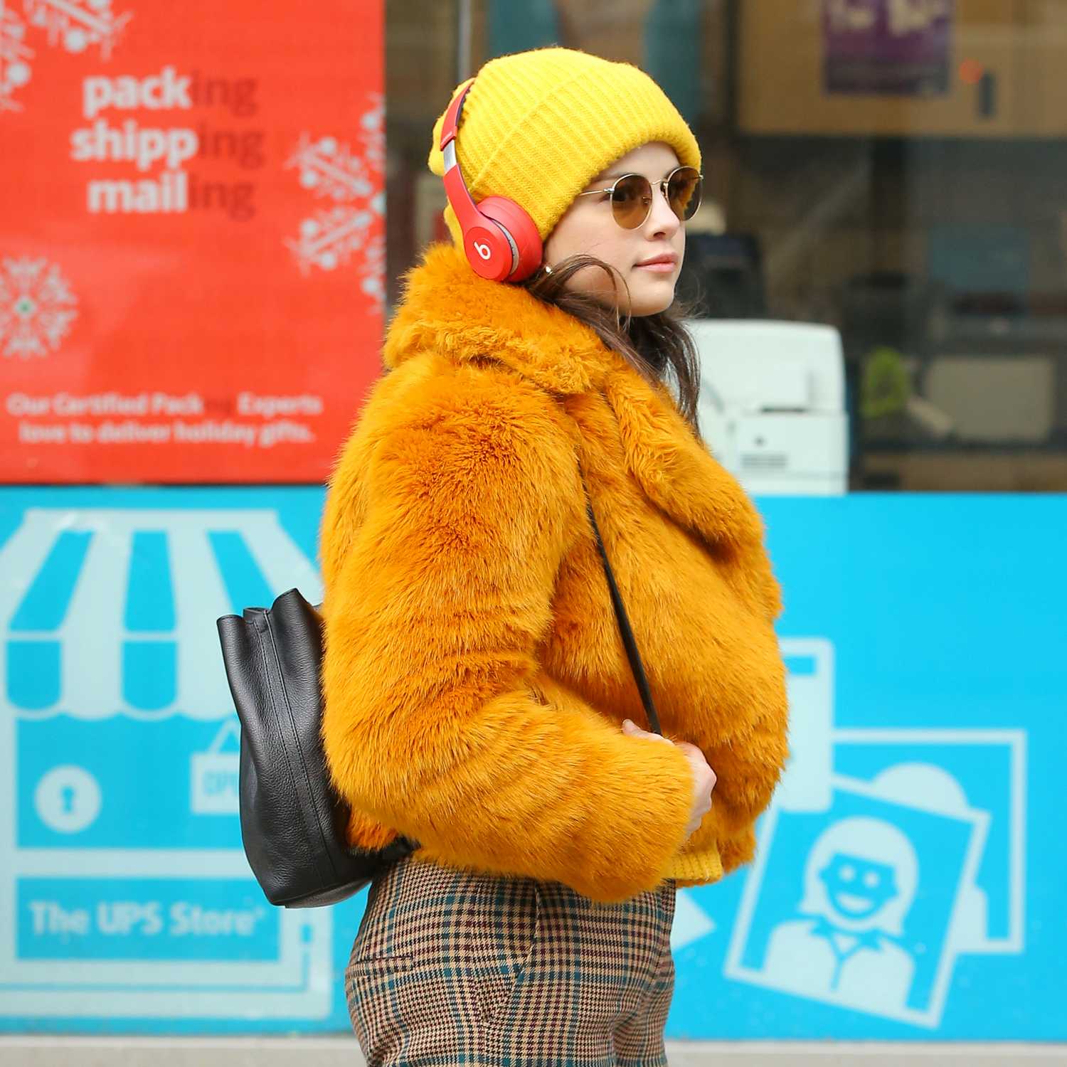 Selena_Gomez_-_Filming_Only_Murders_In_The_Building_in_New_York_City_28December_72C_202029-05.jpg