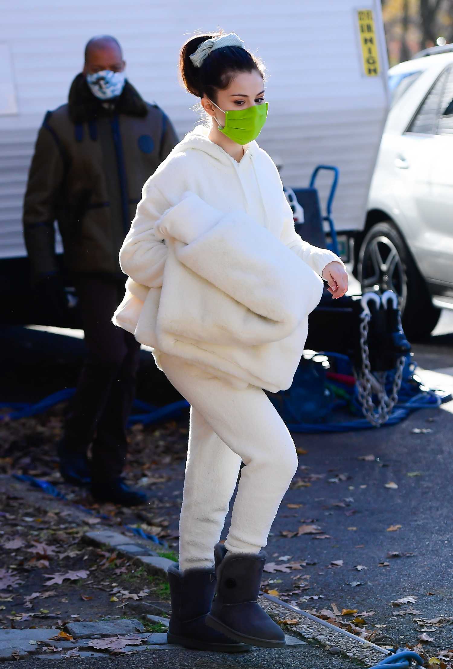 Selena_Gomez_-_Filming_Only_Murders_In_The_Building_in_New_York_City_28December_72C_202029-06.jpg