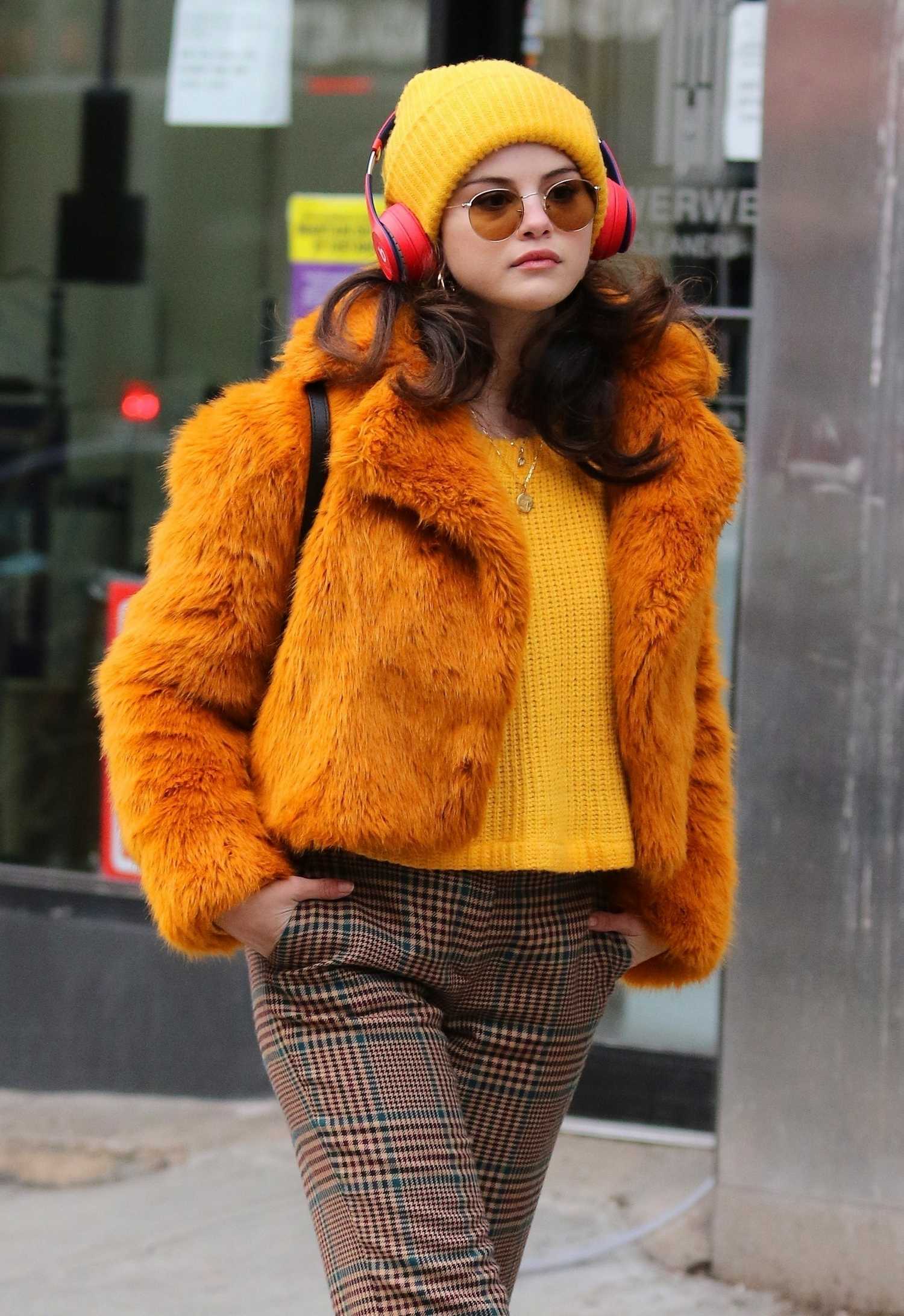 Selena_Gomez_-_Filming_Only_Murders_In_The_Building_in_New_York_City_28December_72C_202029-22.jpg