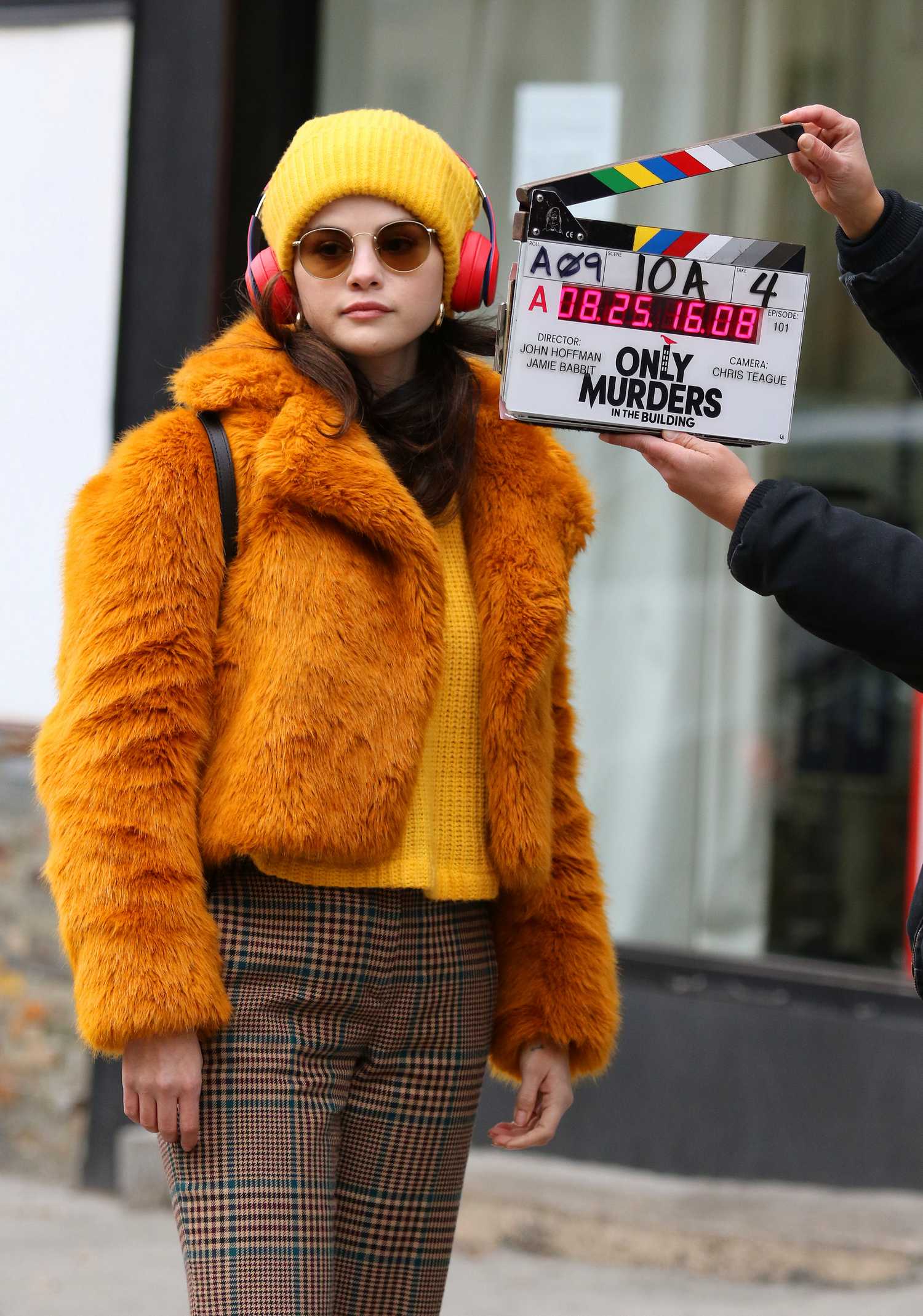 Selena_Gomez_-_Filming_Only_Murders_In_The_Building_in_New_York_City_28December_72C_202029-31.jpg