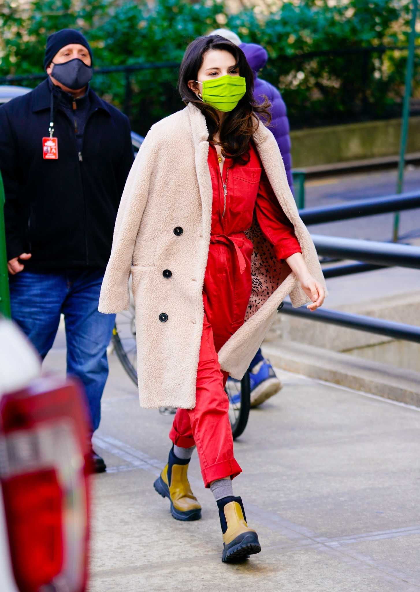 Selena_Gomez_-_Filming_Only_Murders_In_The_Building_in_New_York_City_28December_72C_202029-42.jpg