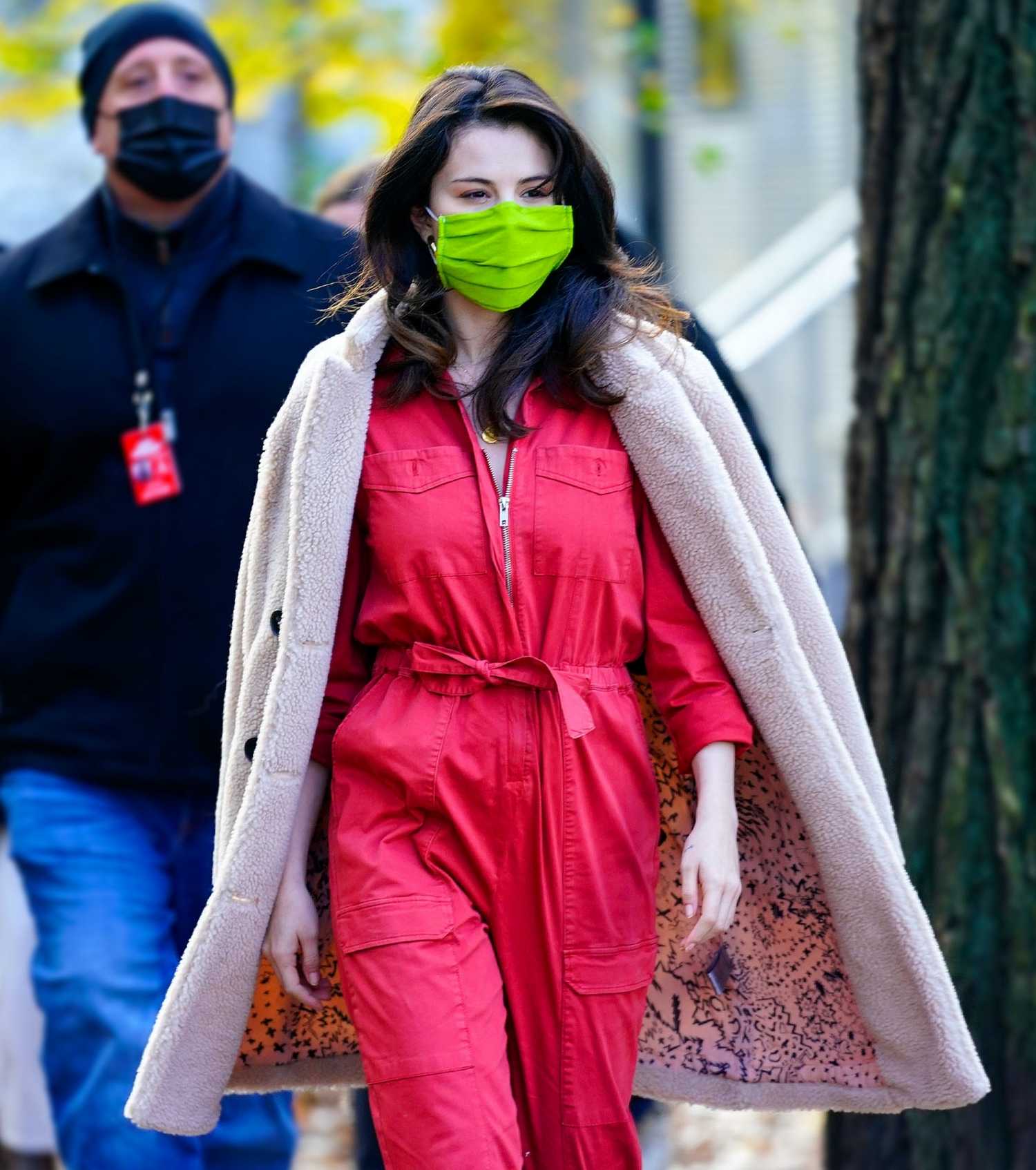 Selena_Gomez_-_Filming_Only_Murders_In_The_Building_in_New_York_City_28December_72C_202029-43.jpg