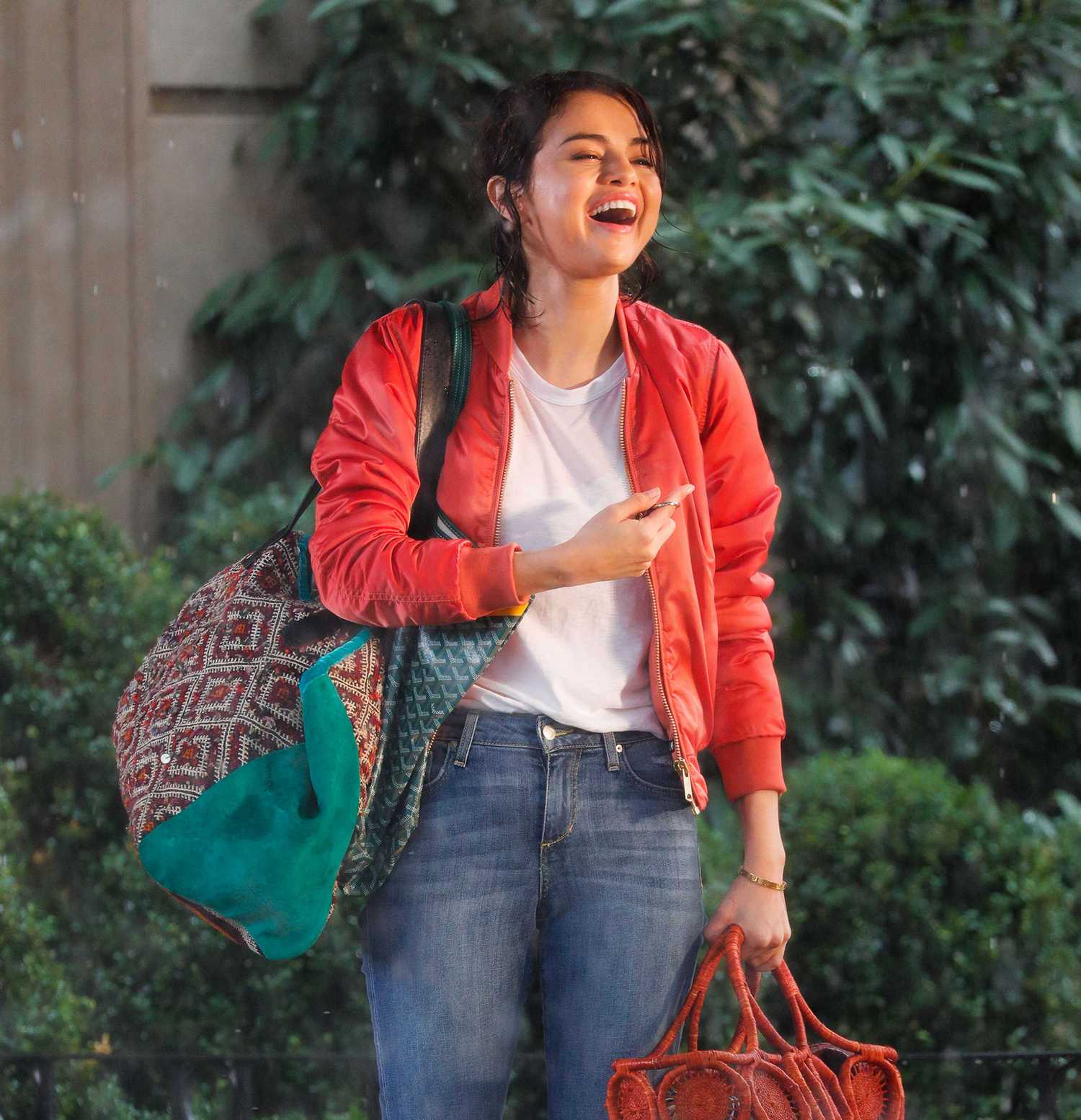 Selena_Gomez_-_Filming_Woody_Allen_Secret_Project_in_New_York_on_September_20-05.jpg