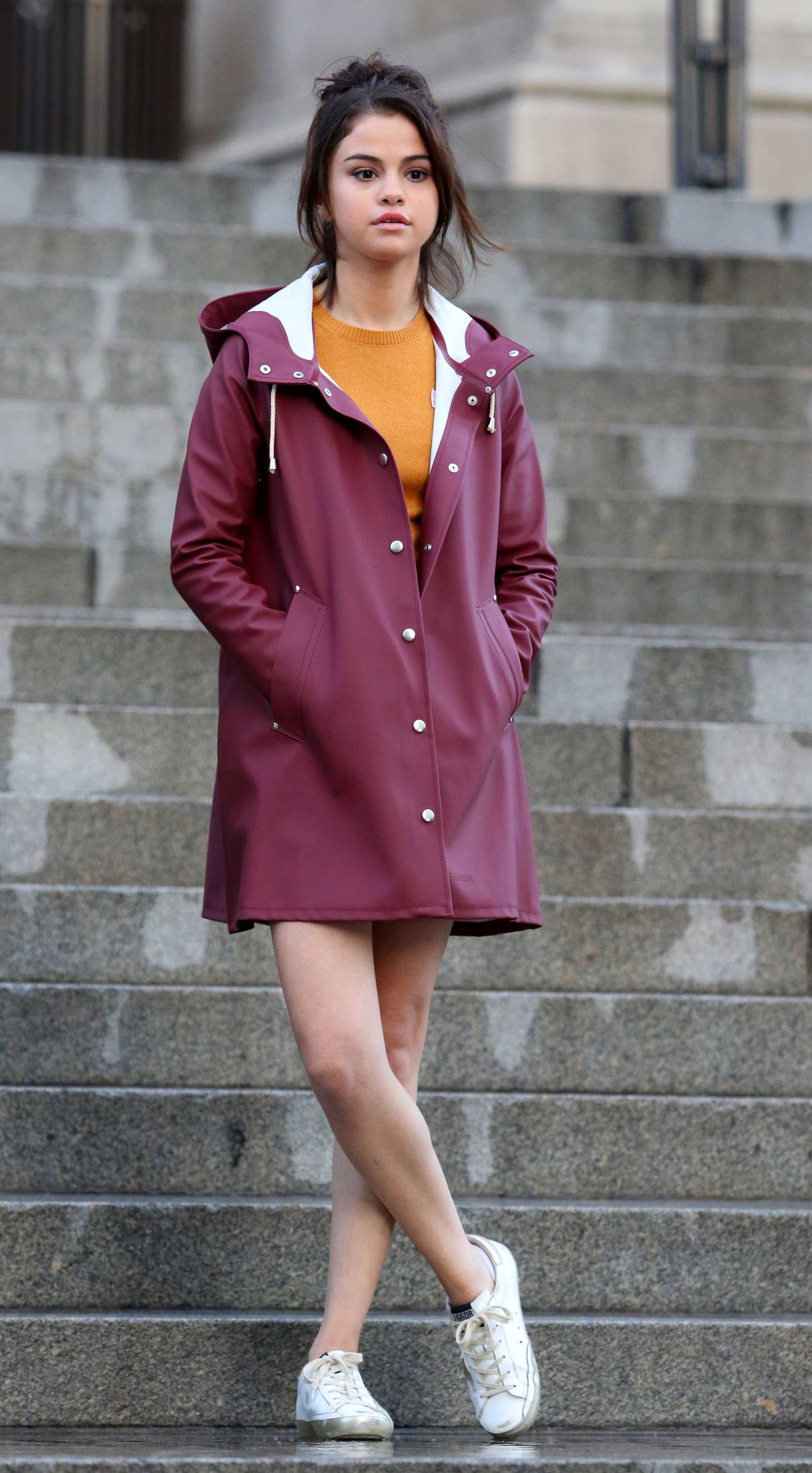 Selena_Gomez_-_Filming_Woody_Allen_film_in_NYC_on_October_4-14.jpg