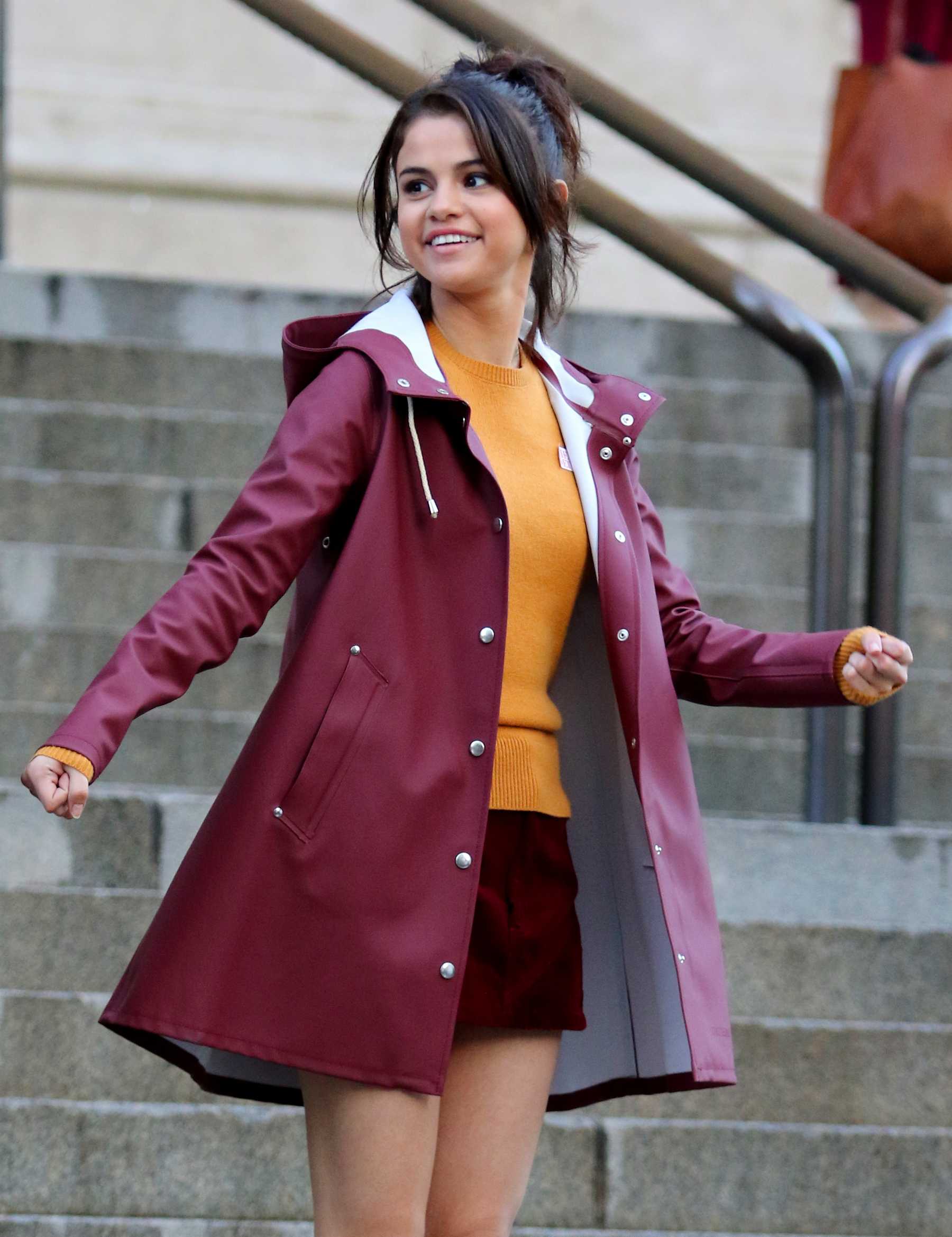 Selena_Gomez_-_Filming_Woody_Allen_film_in_NYC_on_October_4-16.jpg