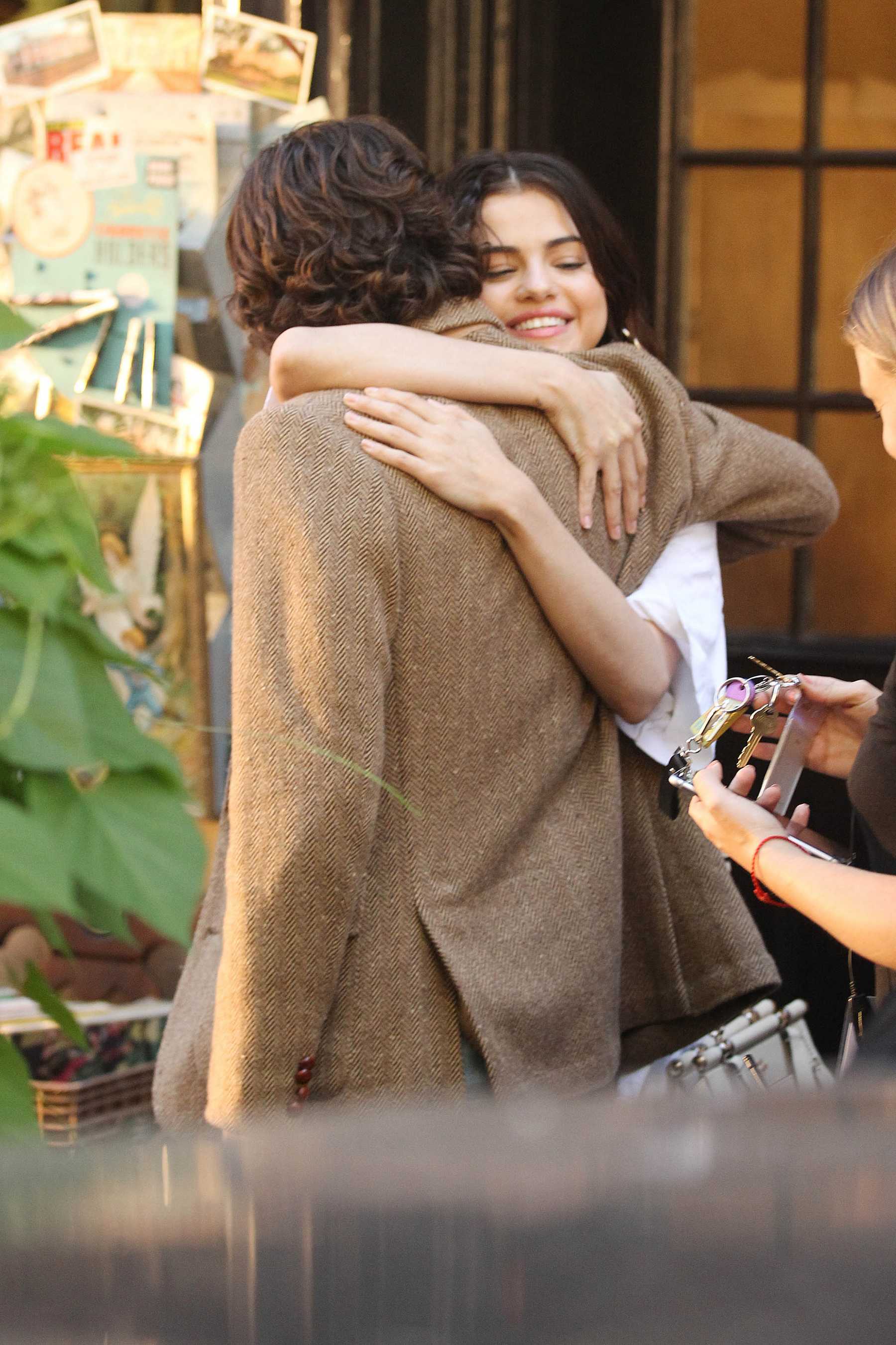 Selena_Gomez_-_Filming_Woody_Allen_film_in_NYC_on_September_22-04.jpg
