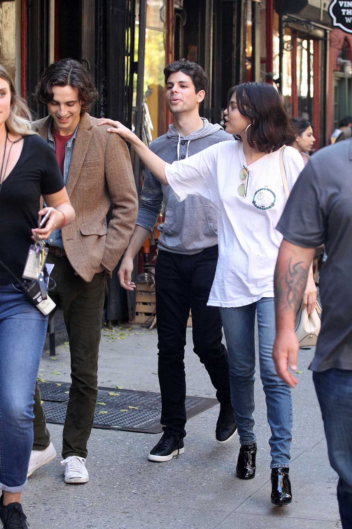 Selena_Gomez_-_Filming_Woody_Allen_film_in_NYC_on_September_22-05.jpg