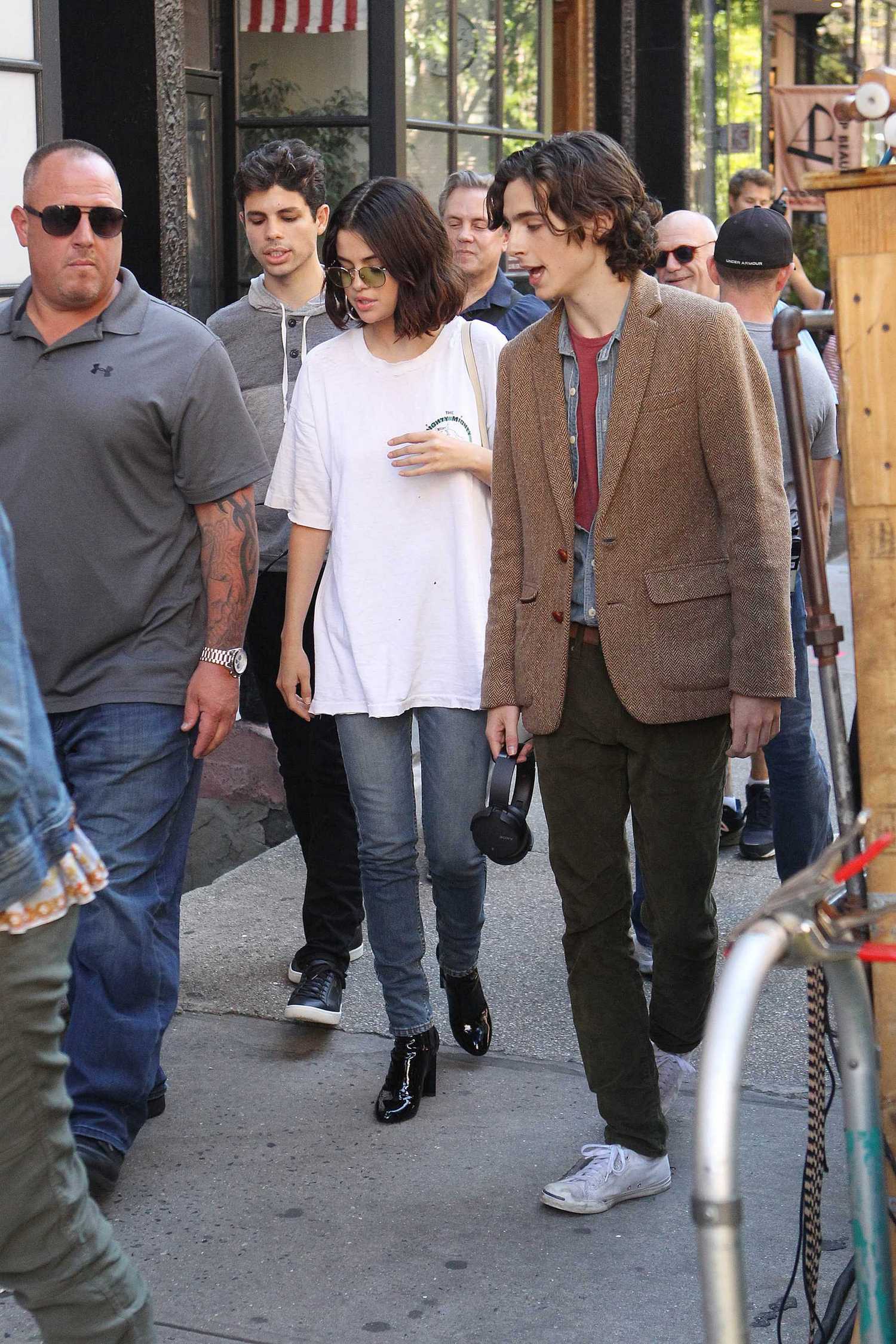 Selena_Gomez_-_Filming_Woody_Allen_film_in_NYC_on_September_22-06.jpg