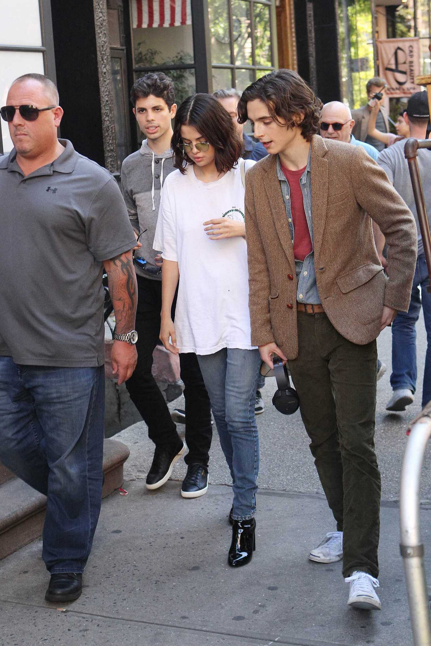 Selena_Gomez_-_Filming_Woody_Allen_film_in_NYC_on_September_22-07.jpg