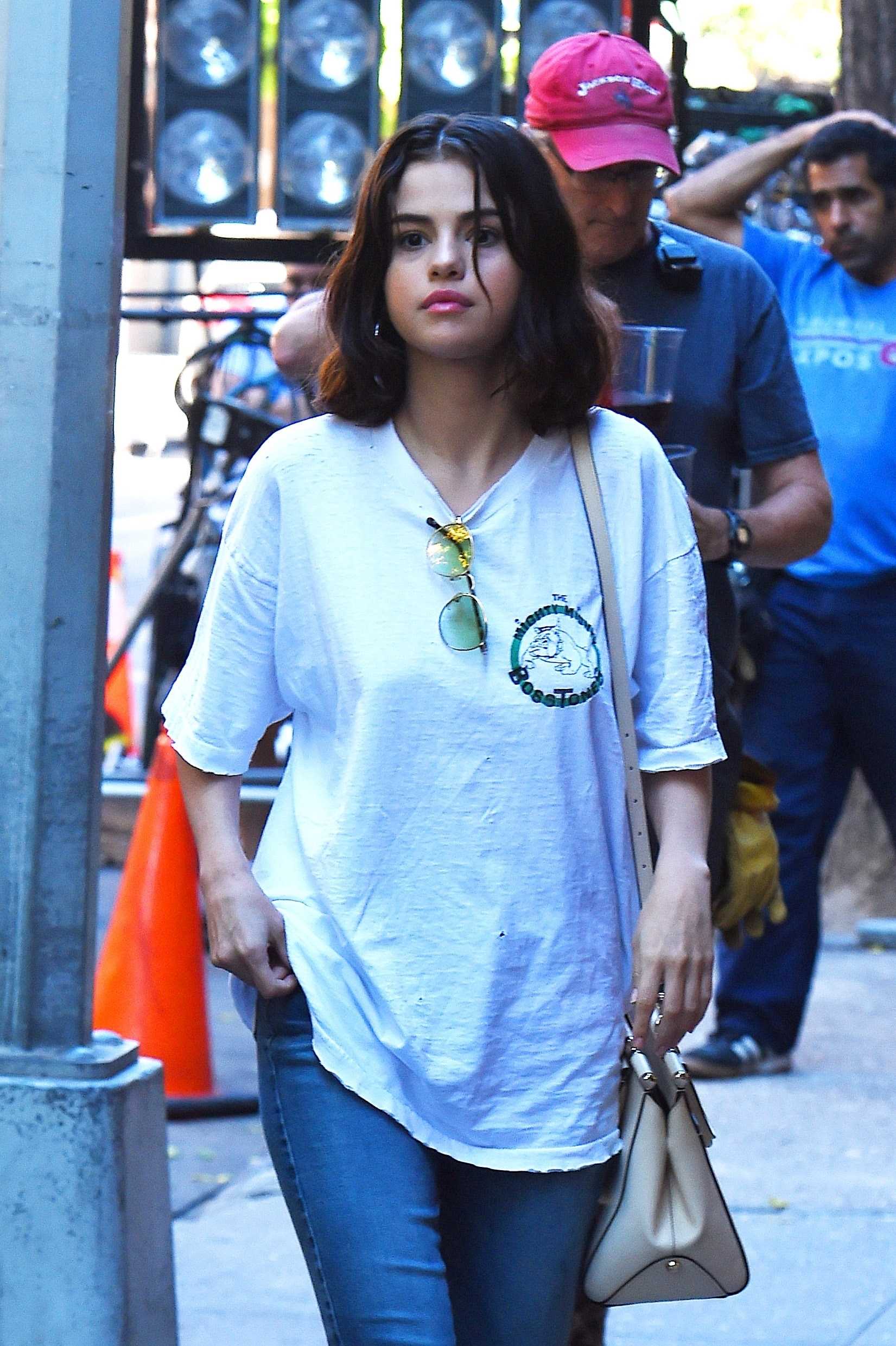 Selena_Gomez_-_Filming_Woody_Allen_film_in_NYC_on_September_22-11.jpg