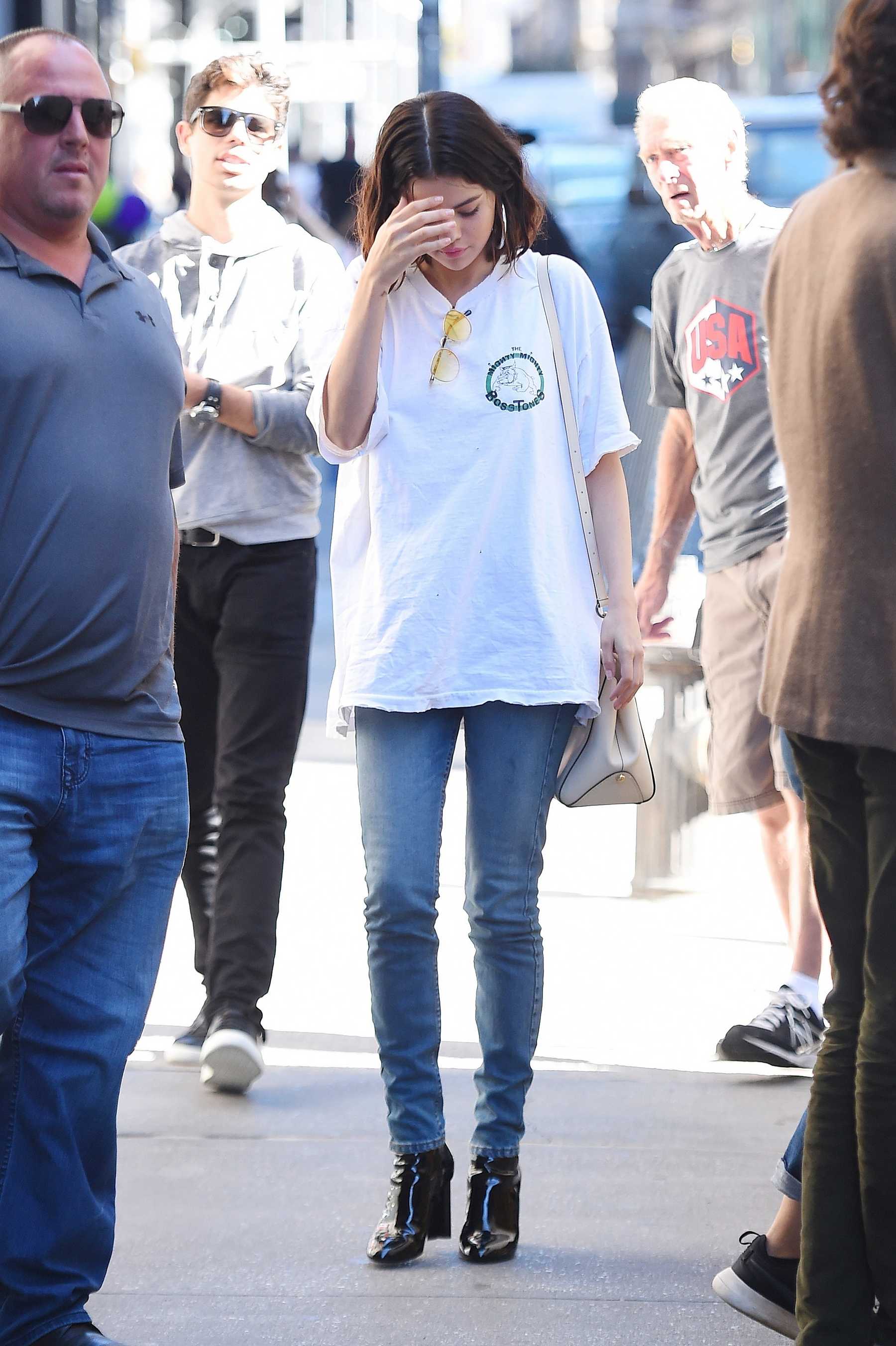 Selena_Gomez_-_Filming_Woody_Allen_film_in_NYC_on_September_22-14.jpg