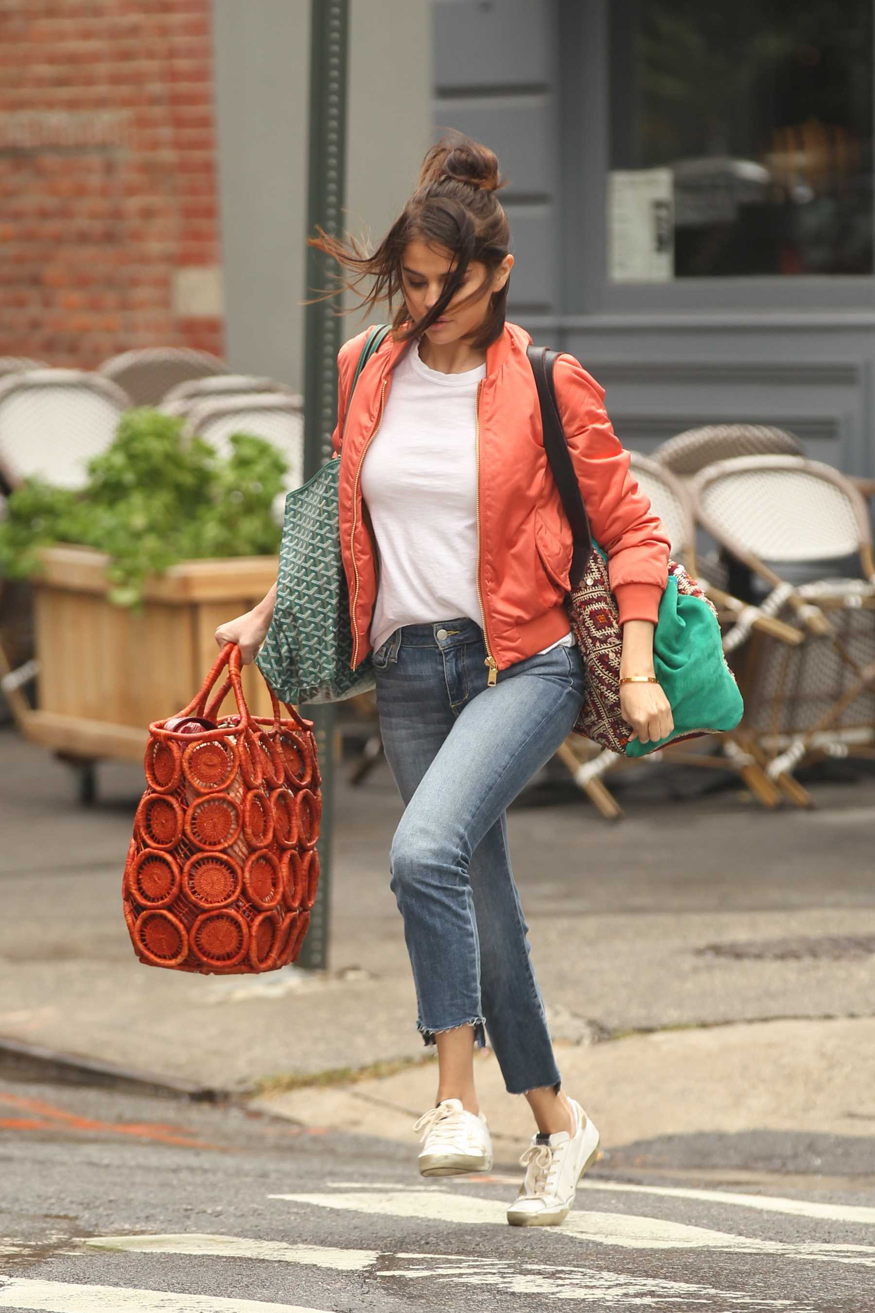 Selena_Gomez_-_Filming_Woody_Allen_film_with_her_puppy_in_NYC_on_September_19-21.jpg