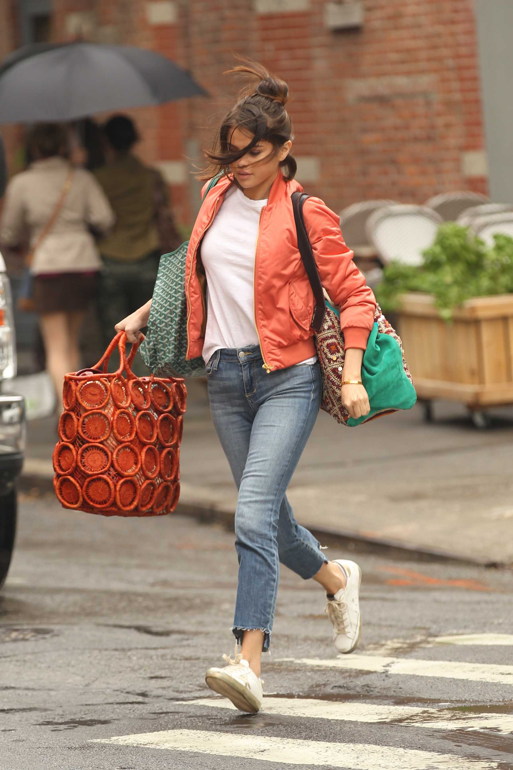 Selena_Gomez_-_Filming_Woody_Allen_film_with_her_puppy_in_NYC_on_September_19-22.jpg