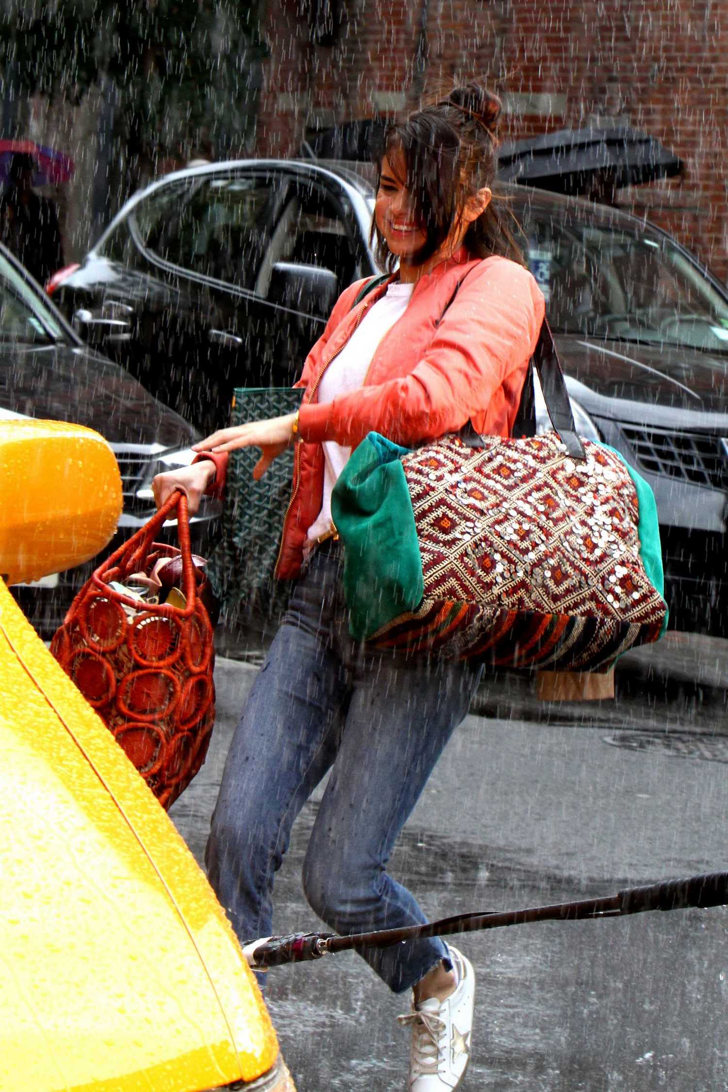 Selena_Gomez_-_Filming_Woody_Allen_film_with_her_puppy_in_NYC_on_September_19-30.jpg