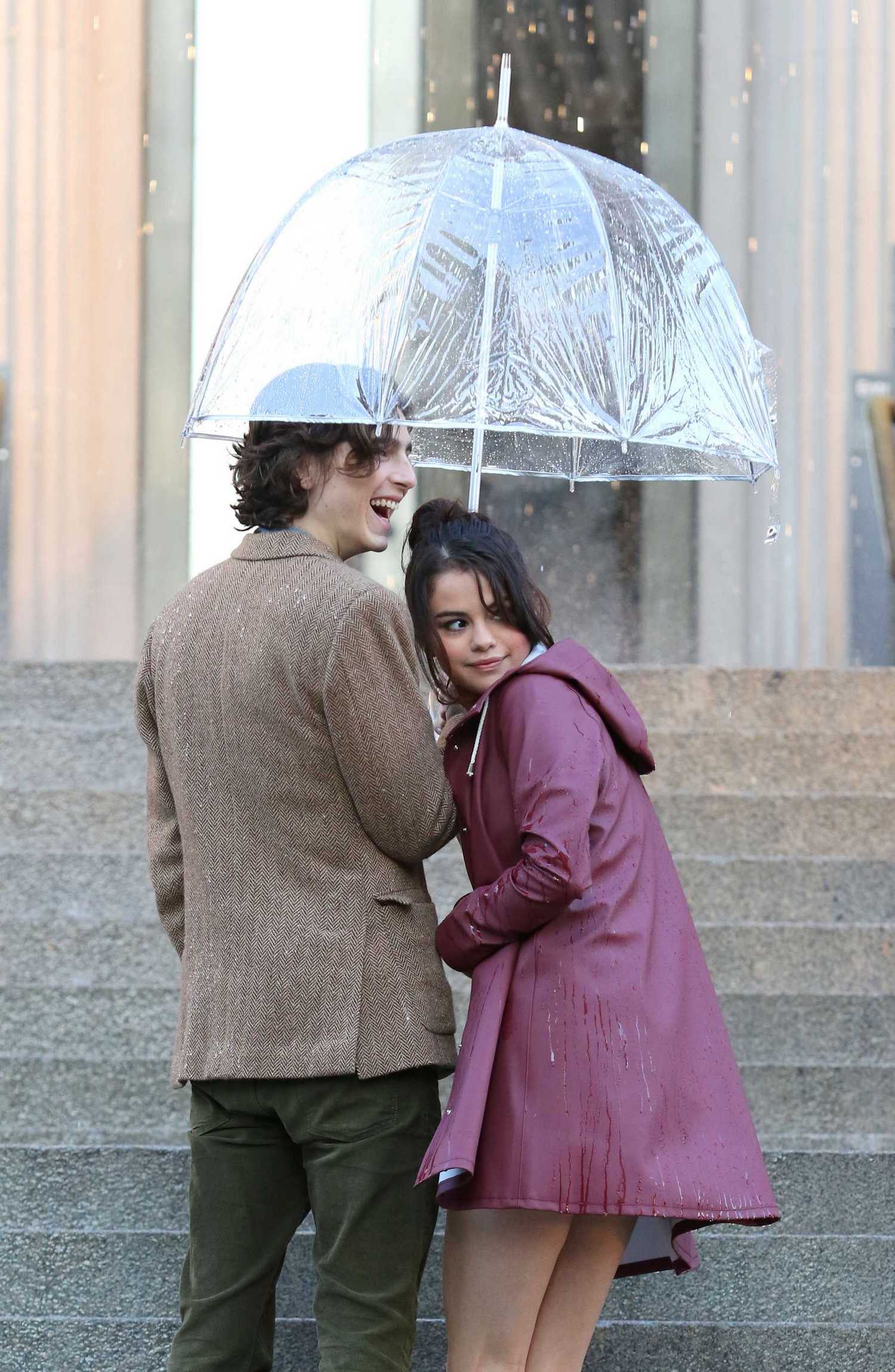 Selena_Gomez_-_Filming_Woody_Allen_in_NYC_on_October_3-02.jpg
