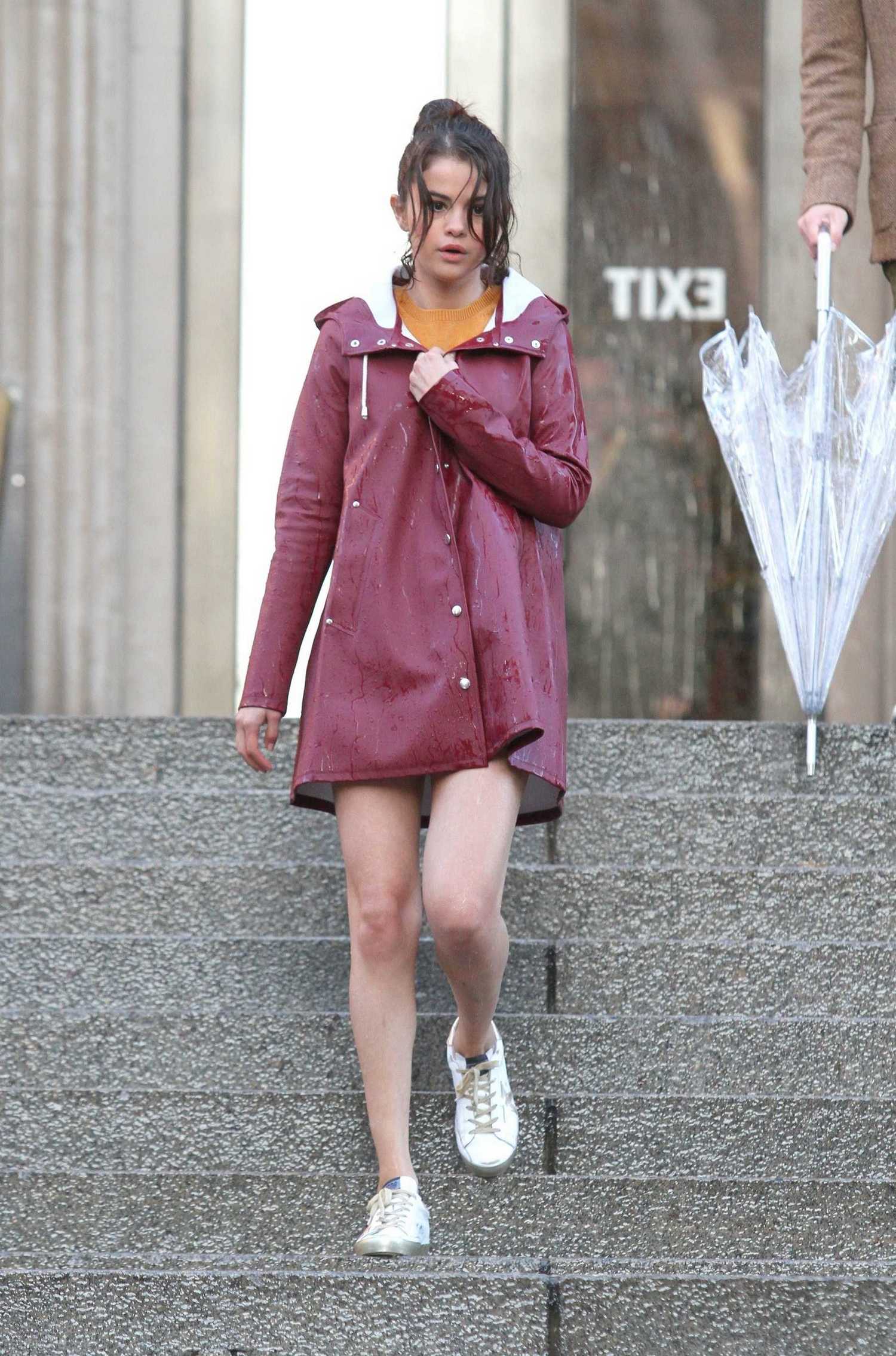Selena_Gomez_-_Filming_Woody_Allen_in_NYC_on_October_3-21.jpg