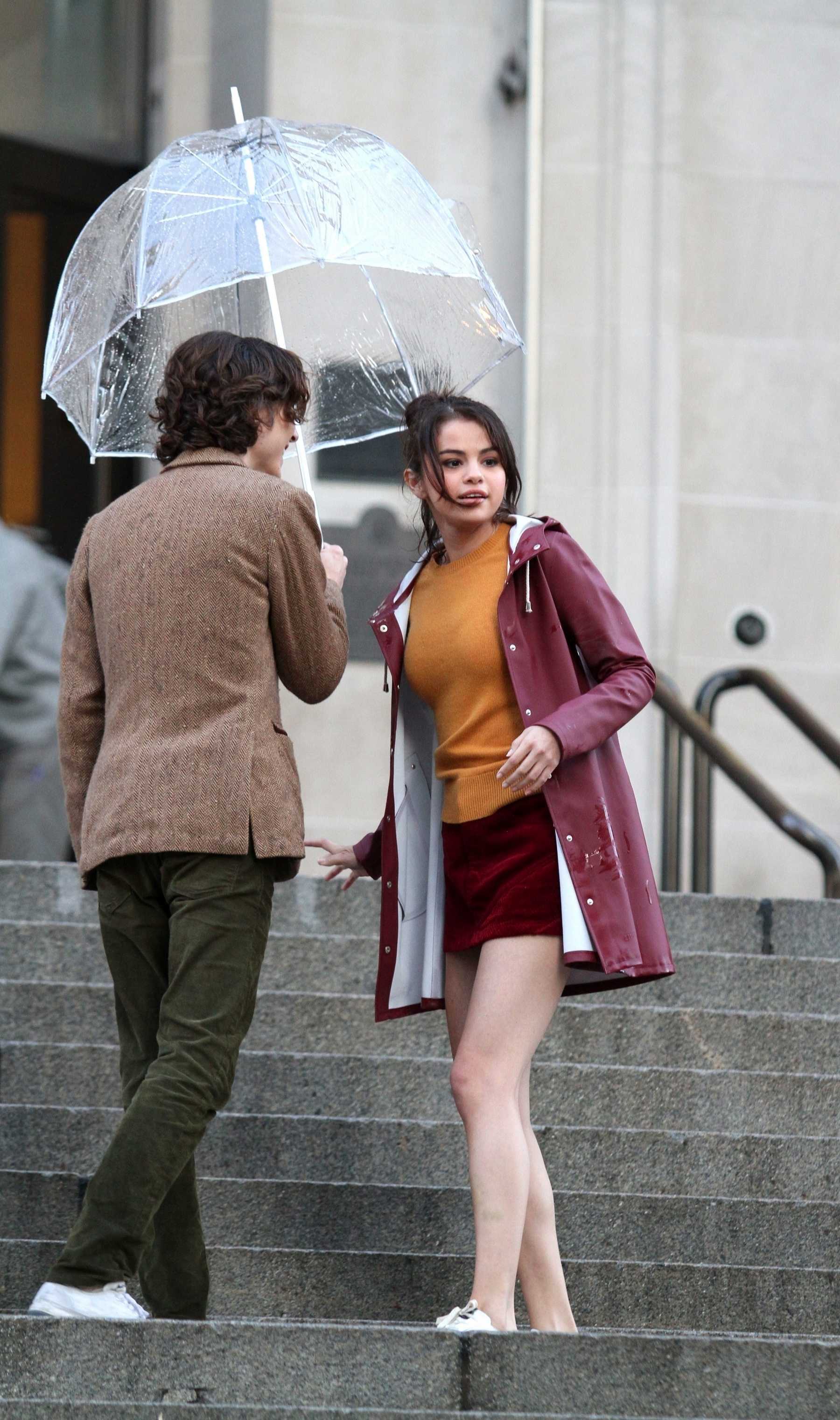 Selena_Gomez_-_Filming_Woody_Allen_in_NYC_on_October_3-24.jpg
