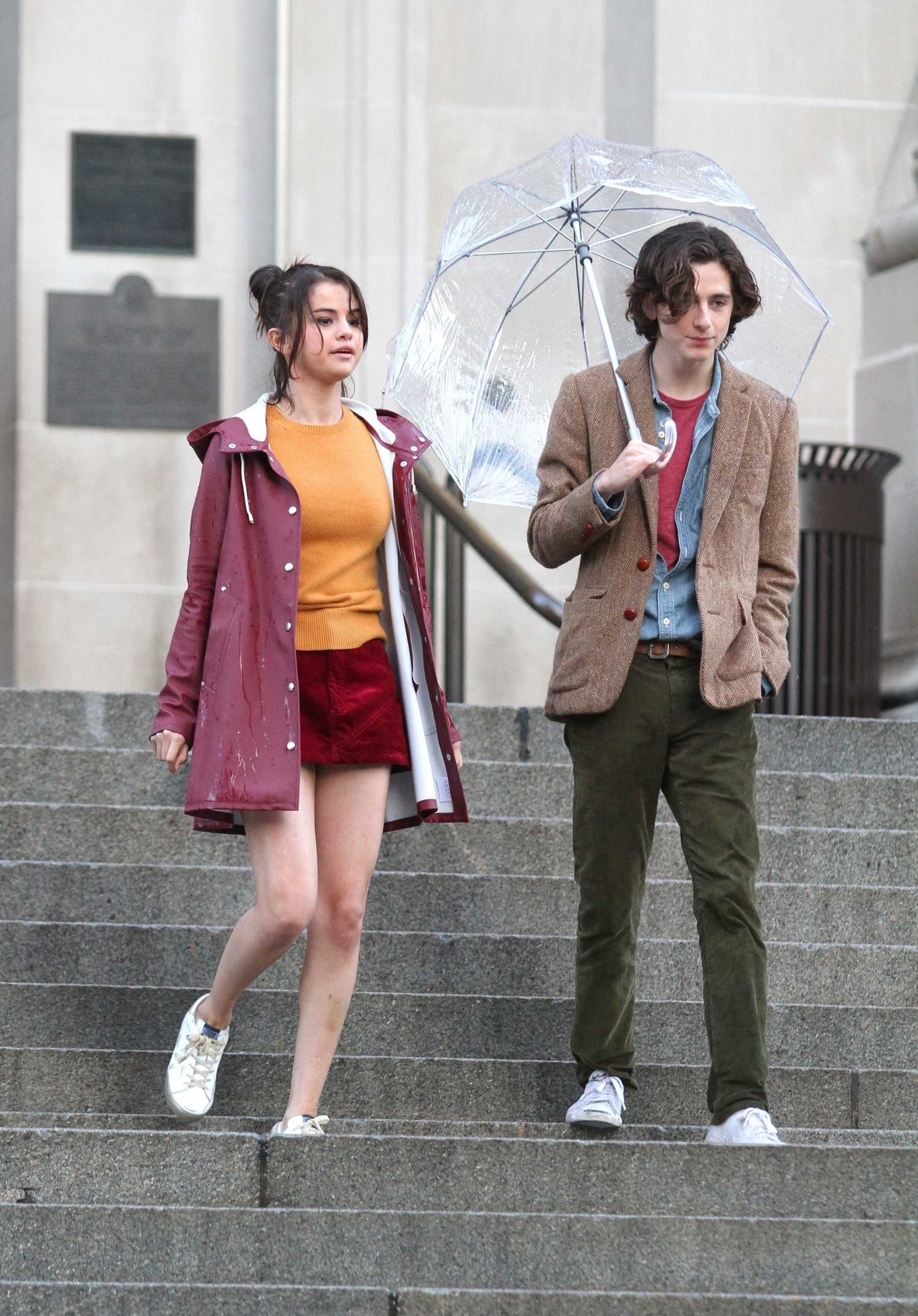 Selena_Gomez_-_Filming_Woody_Allen_in_NYC_on_October_3-25.jpg